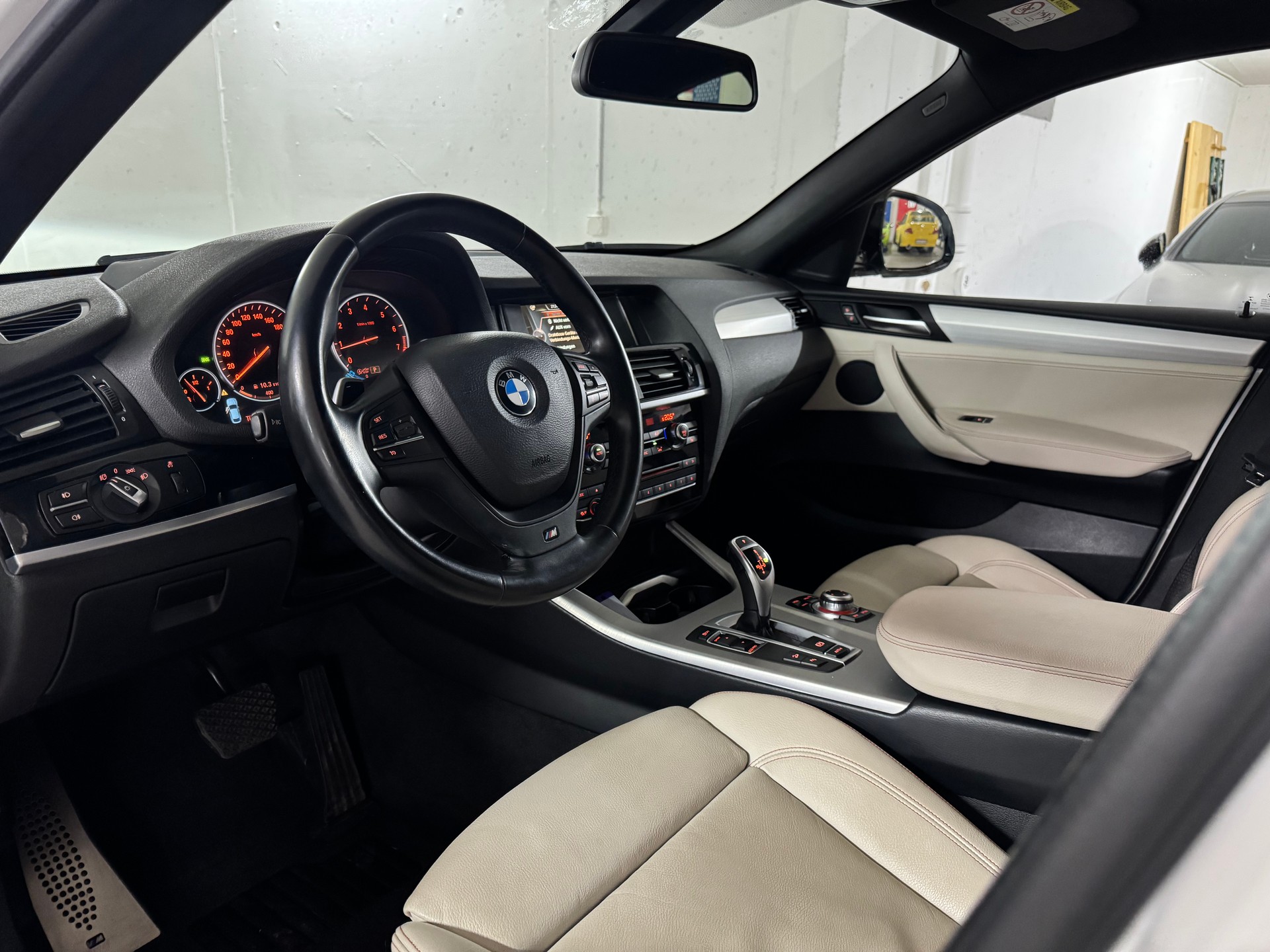 BMW X4 xDrive 28i xLine M-Paket Steptronic mit AHK-image-9
