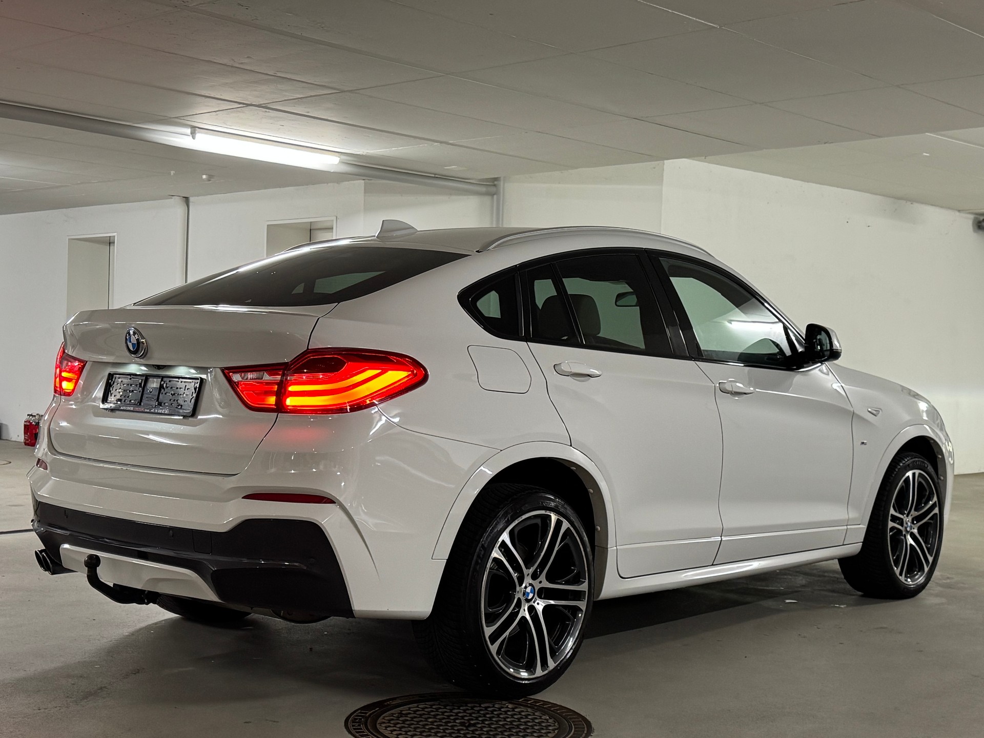 BMW X4 xDrive 28i xLine M-Paket Steptronic mit AHK-image-7