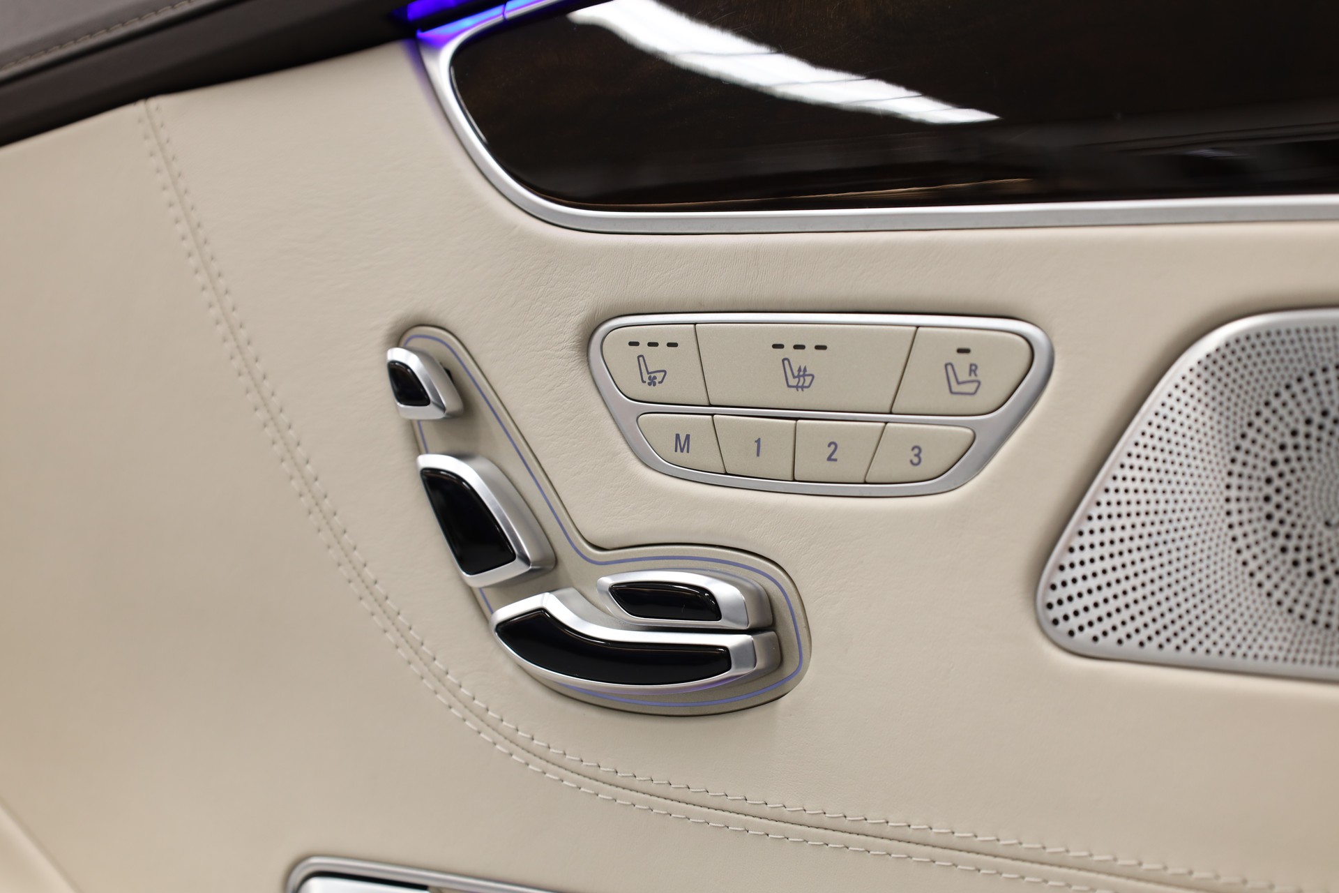 MERCEDES-BENZ S 500 V8 Coupé-image-24