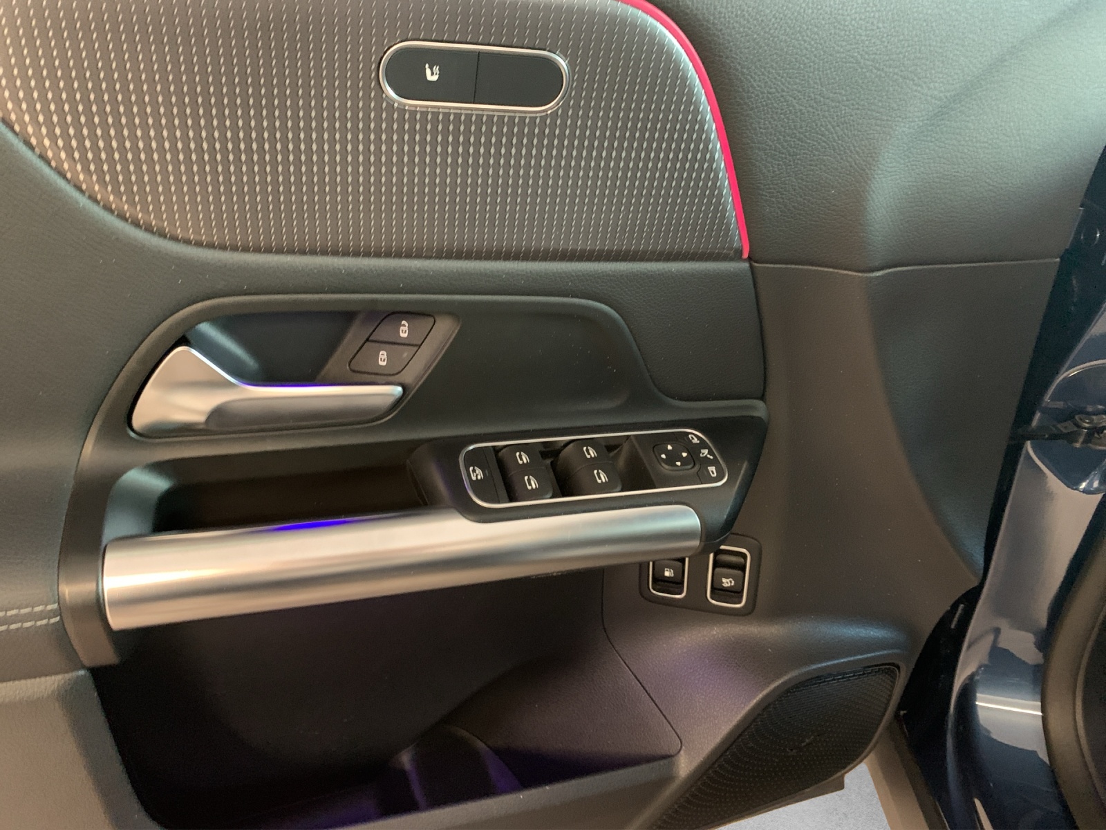 MERCEDES-BENZ GLA 250e Progressive 8G-D-image-9
