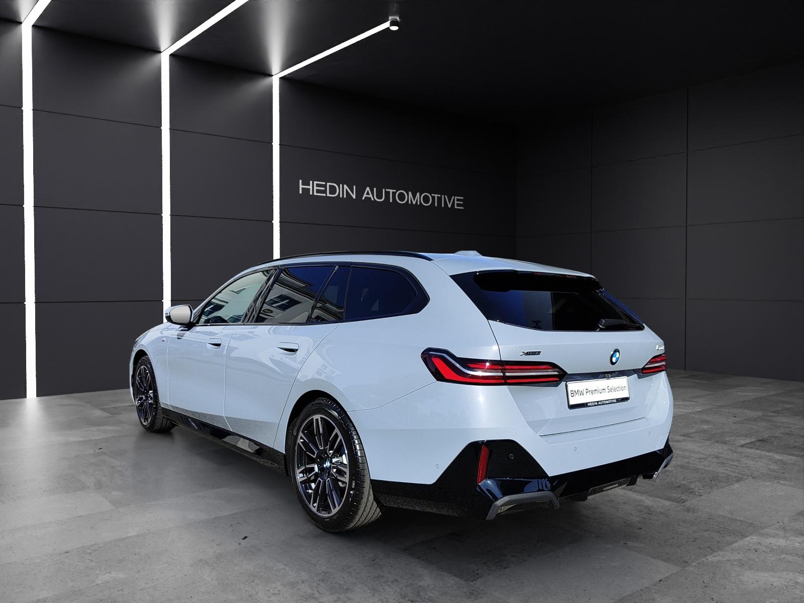 BMW 520d xDrive Touring-showroom-element-3