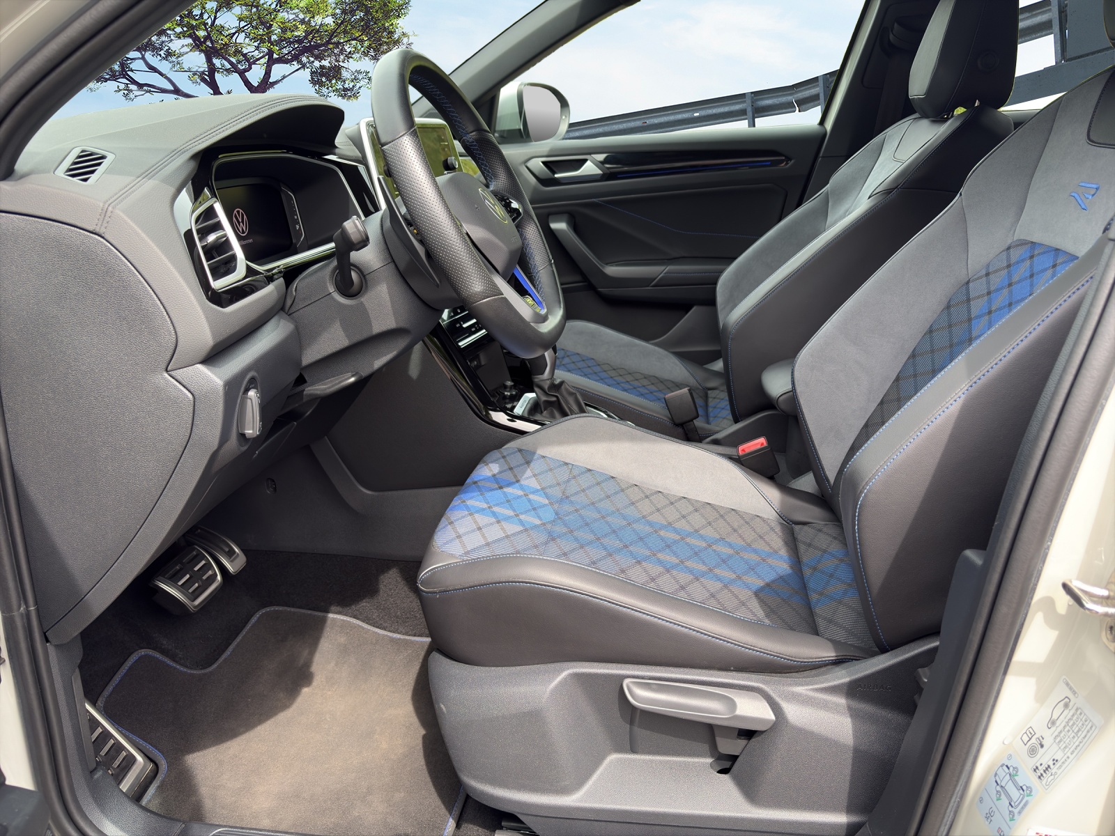 VW T-Roc 2.0 TSI R DSG 4Motion-image-6