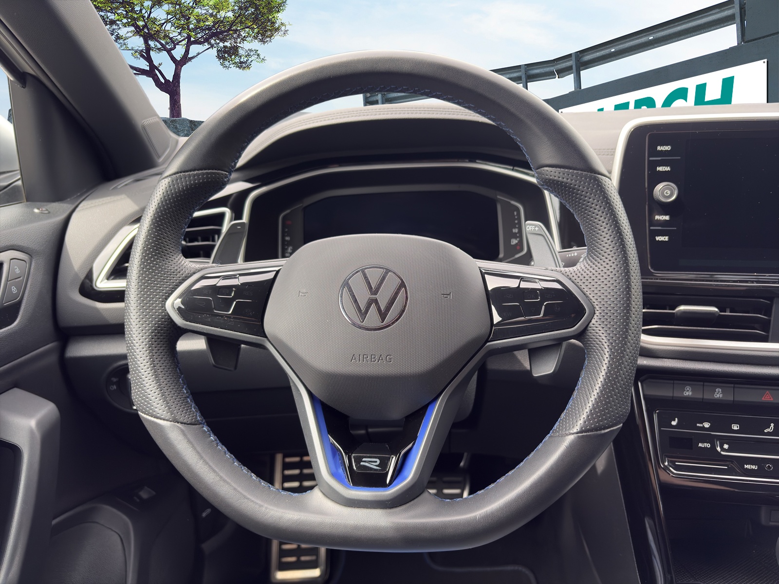 VW T-Roc 2.0 TSI R DSG 4Motion-image-10