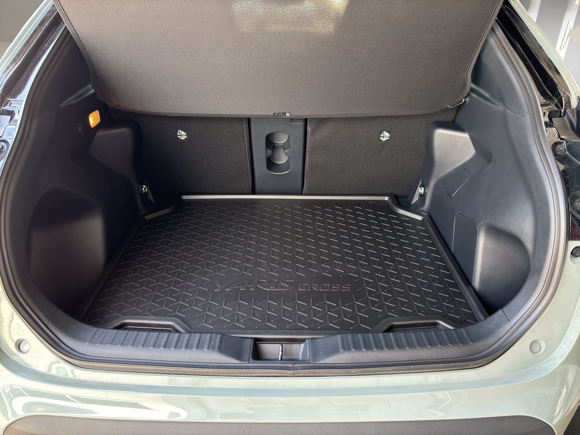TOYOTA Yaris Cross 1.5 VVT-i HSD Premium e-CVT-image-19