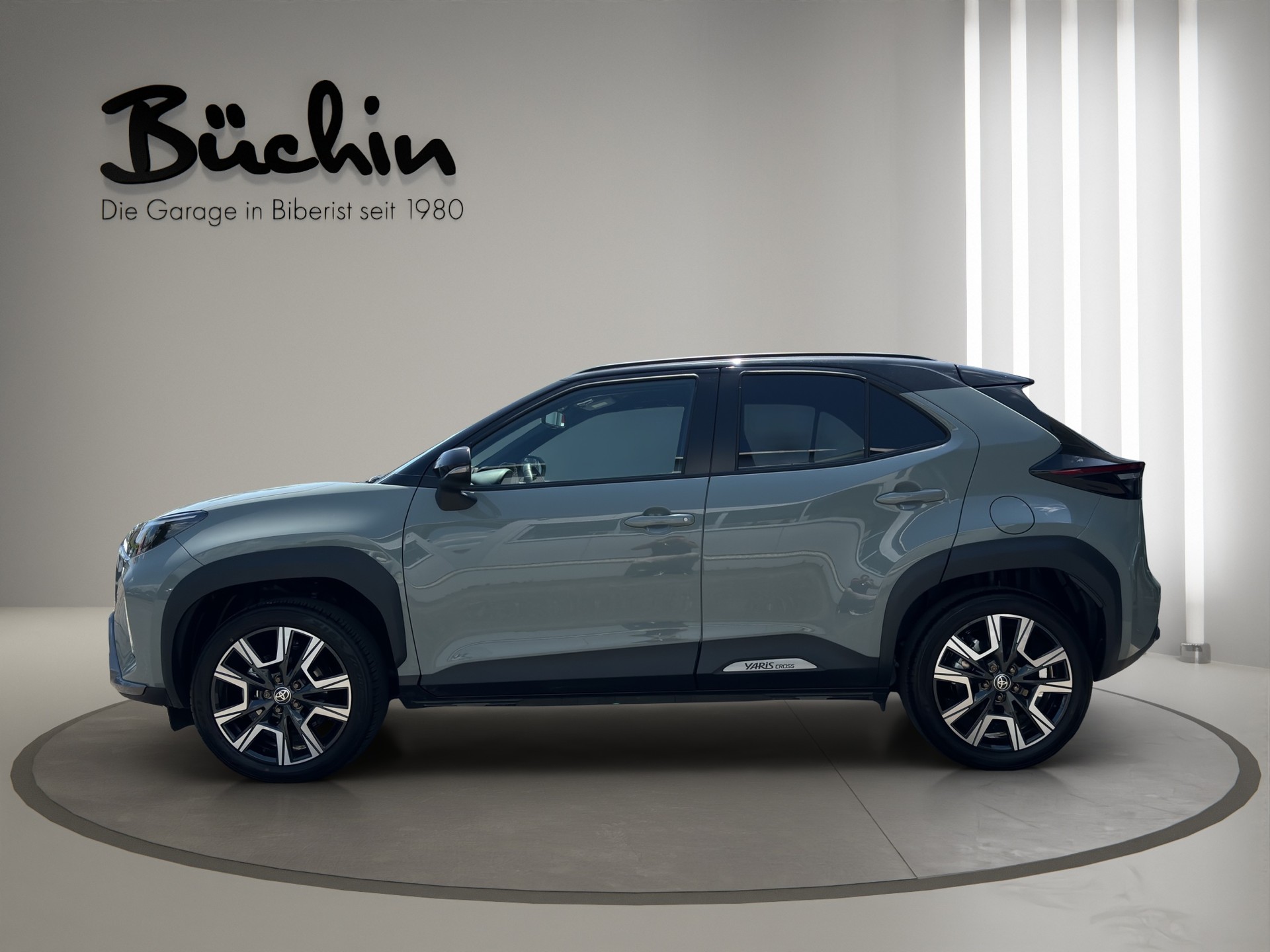 TOYOTA Yaris Cross 1.5 VVT-i HSD Premium e-CVT-showroom-element-3