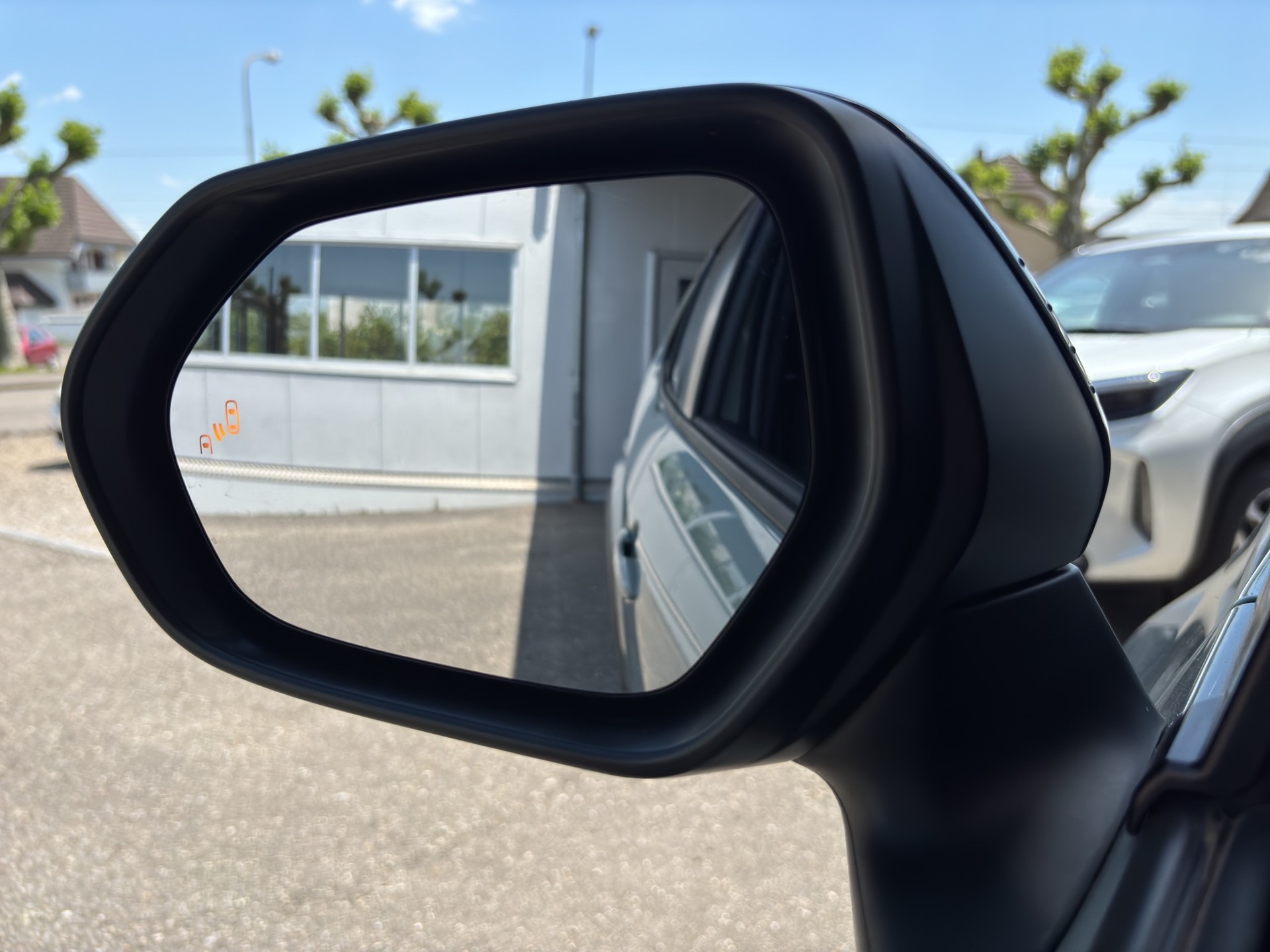 TOYOTA Yaris Cross 1.5 VVT-i HSD Premium e-CVT-image-27