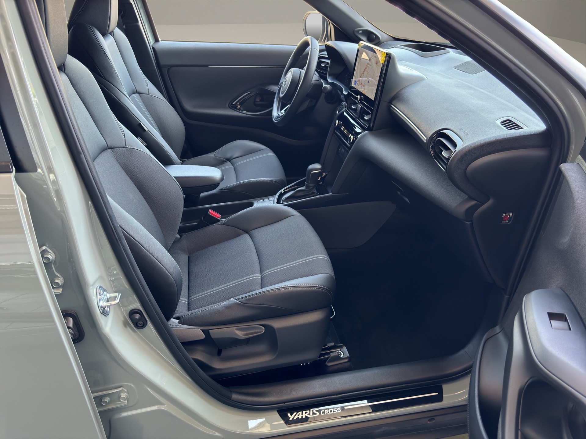 TOYOTA Yaris Cross 1.5 VVT-i HSD Premium e-CVT-image-15