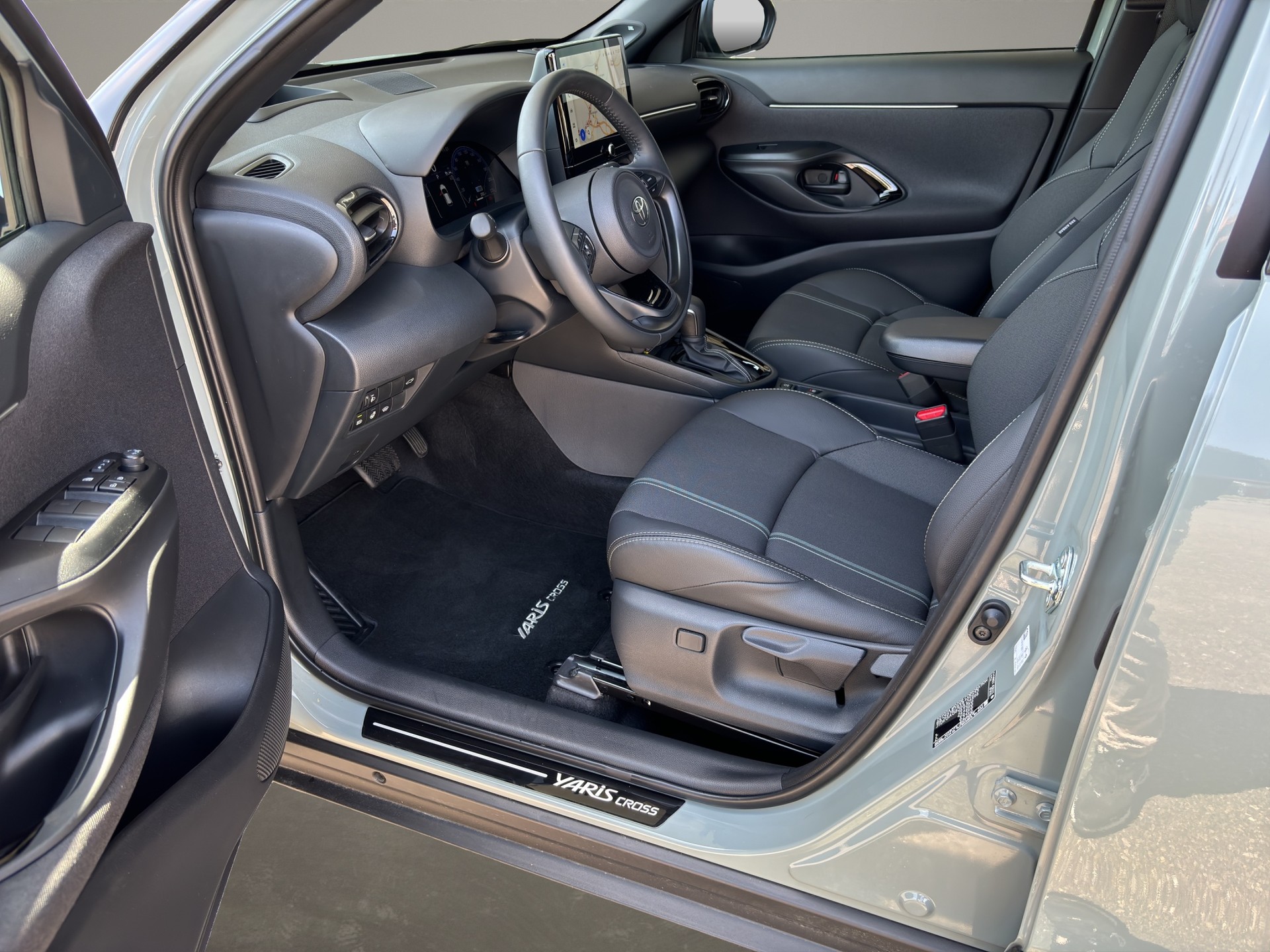 TOYOTA Yaris Cross 1.5 VVT-i HSD Premium e-CVT-image-16