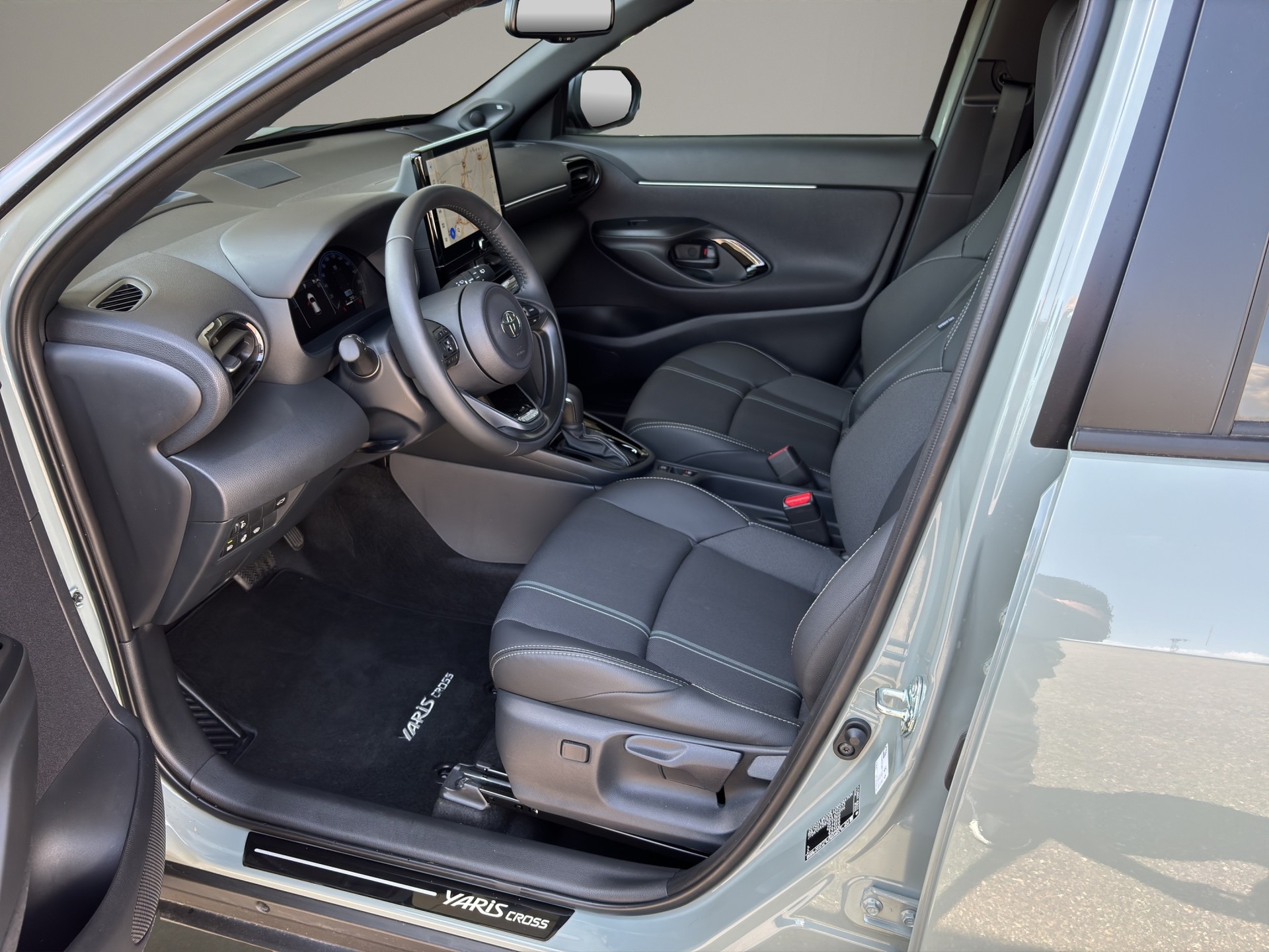 TOYOTA Yaris Cross 1.5 VVT-i HSD Premium e-CVT-image-8