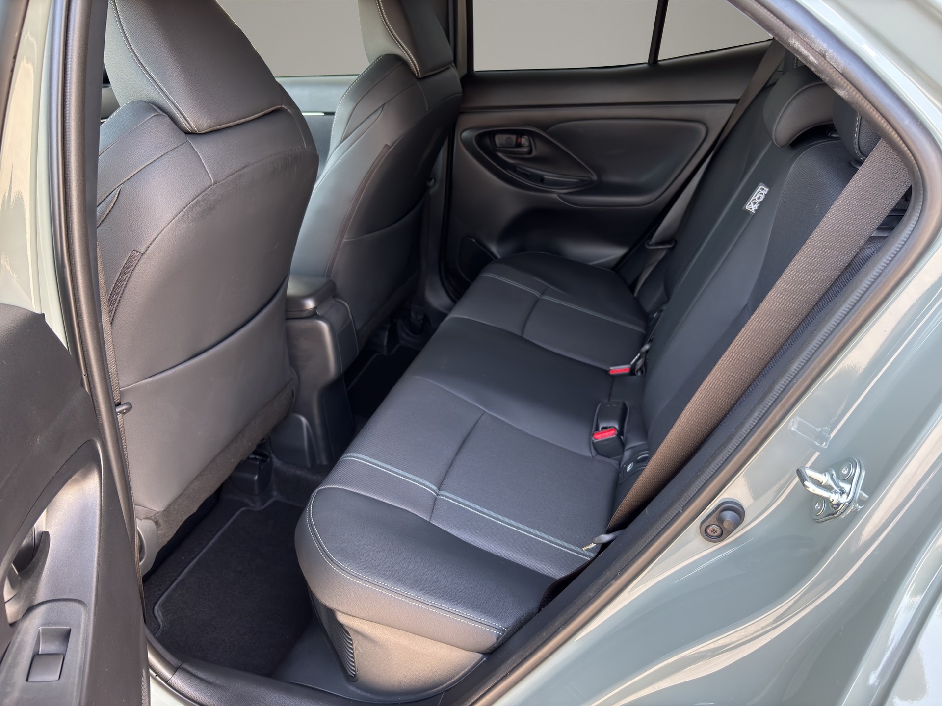 TOYOTA Yaris Cross 1.5 VVT-i HSD Premium e-CVT-image-18