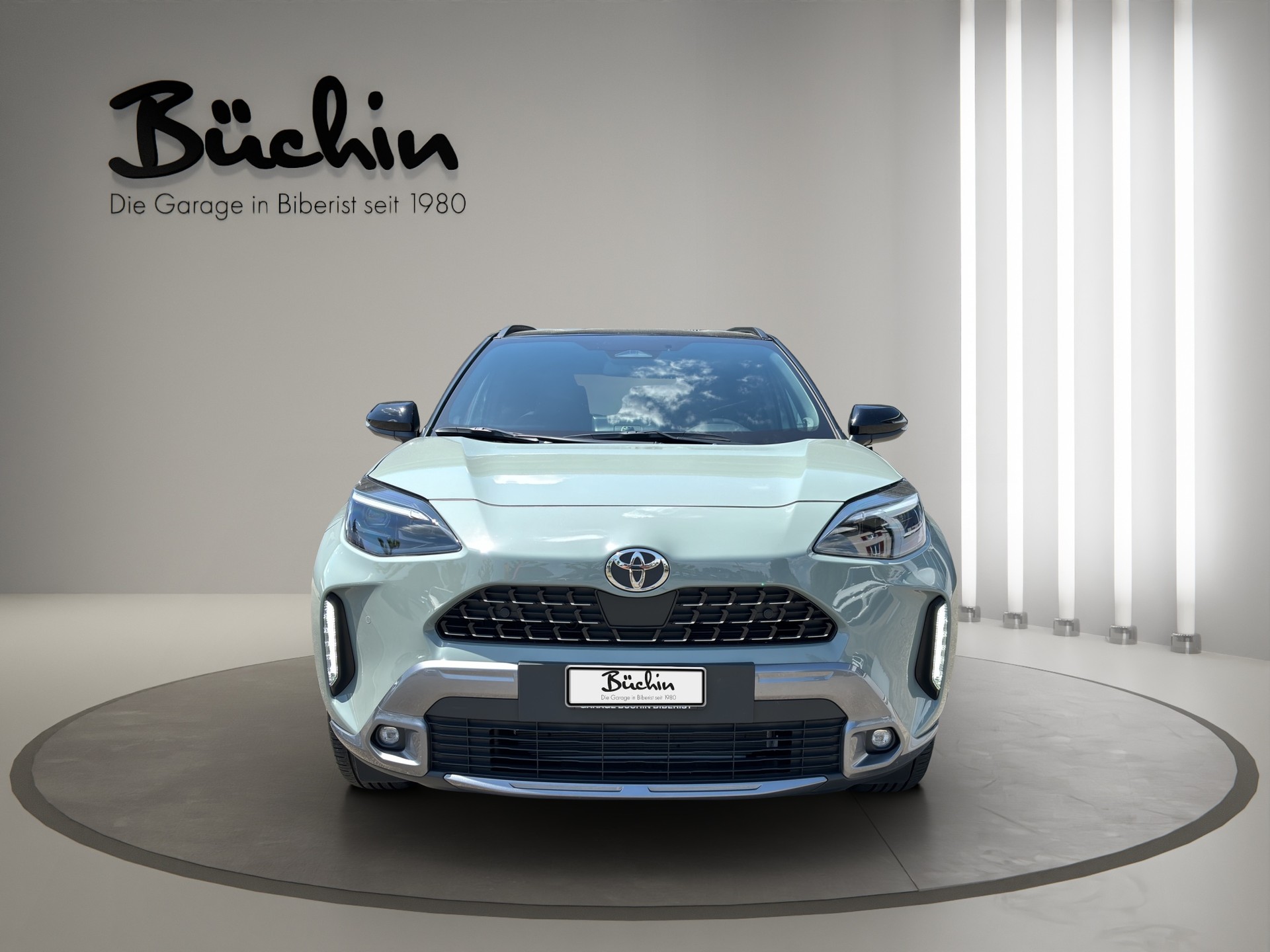 TOYOTA Yaris Cross 1.5 VVT-i HSD Premium e-CVT-showroom-element-1
