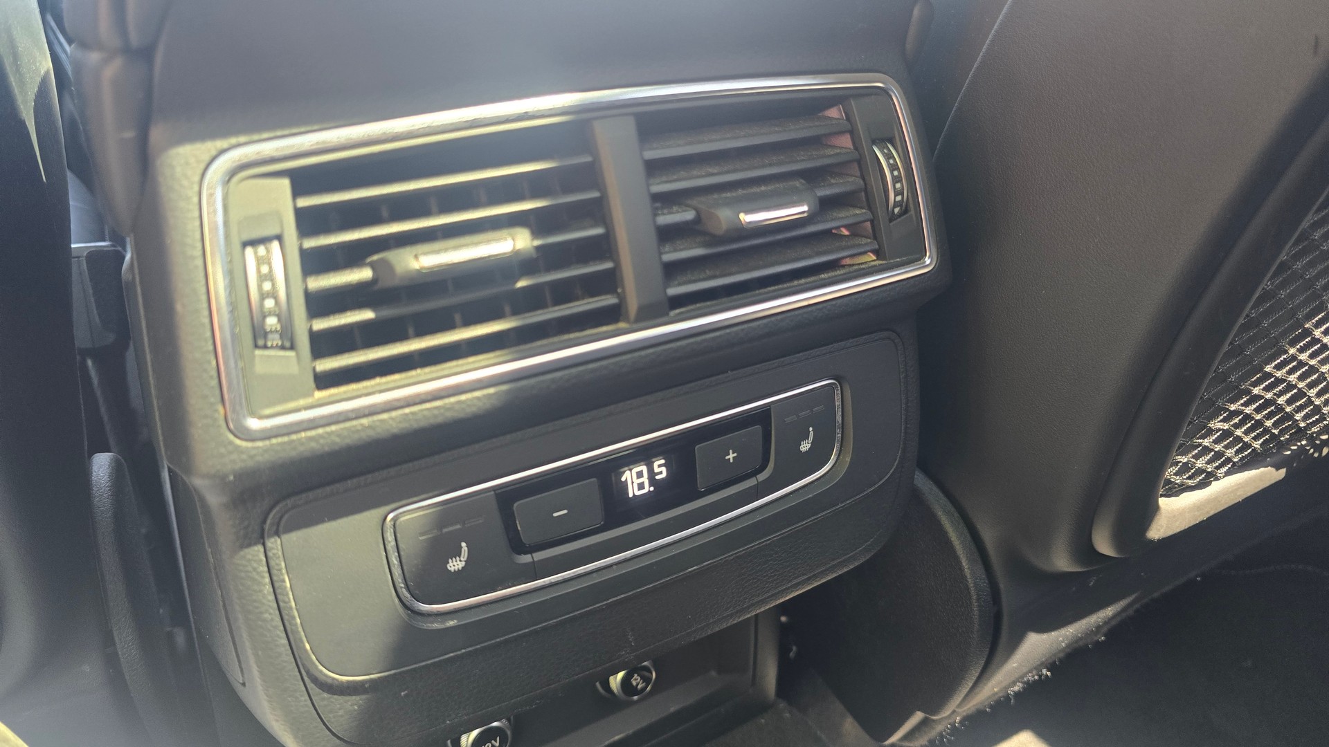 AUDI Q7 e-tron 3.0 TDI quattro tiptronic-image-11