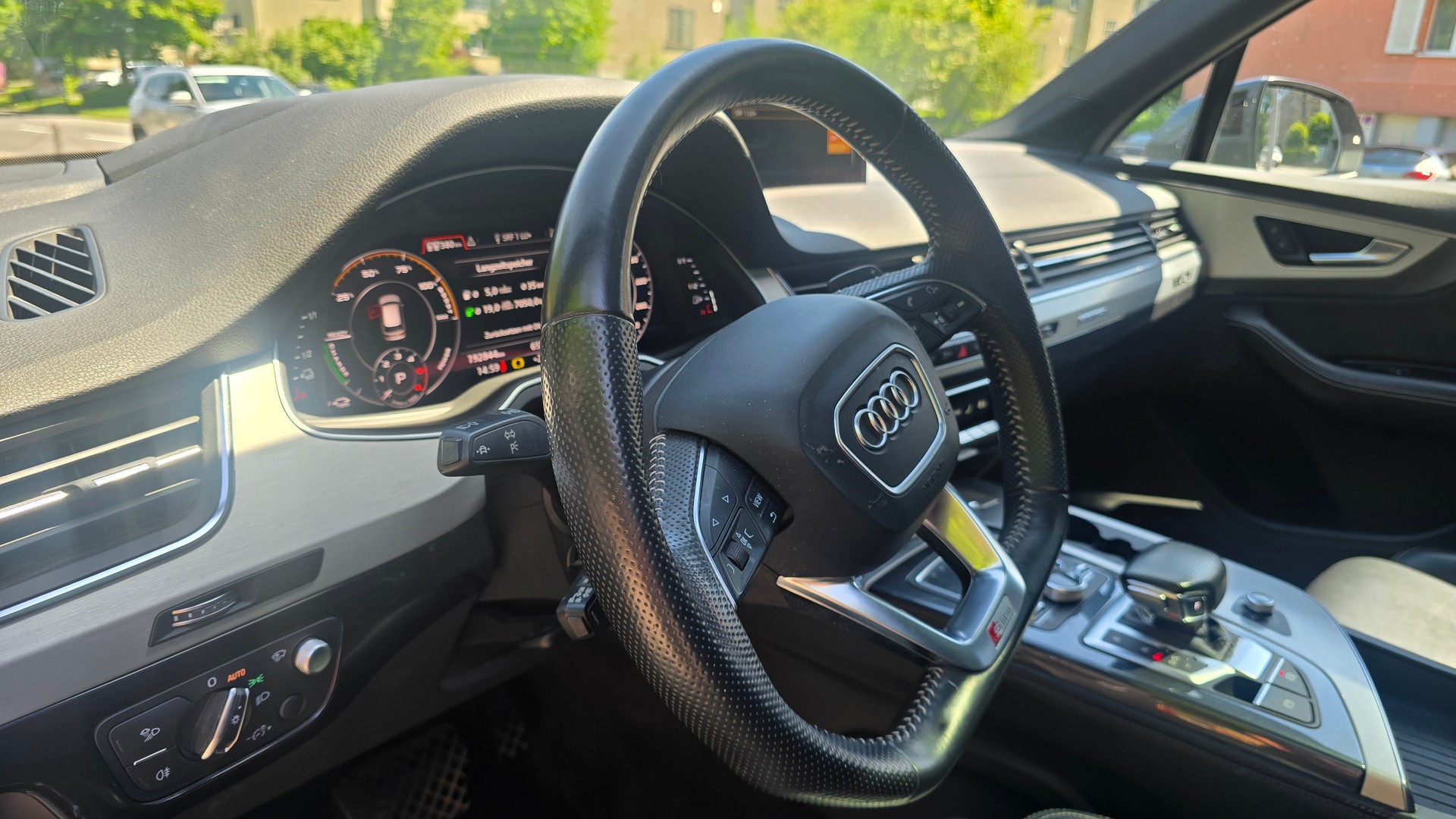 AUDI Q7 e-tron 3.0 TDI quattro tiptronic-image-15