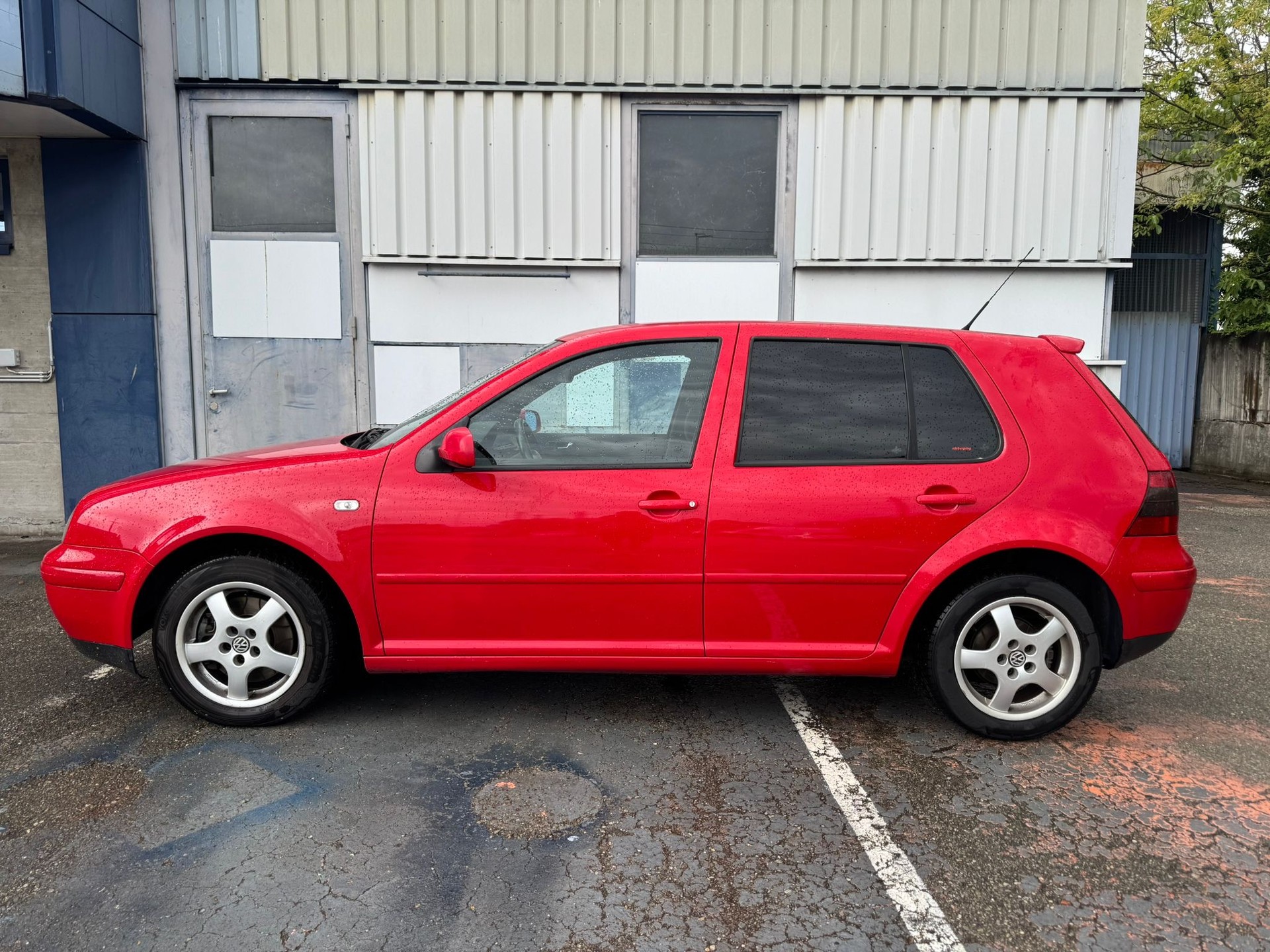 VW Golf 1.9 TDI PD Highline-showroom-element-2