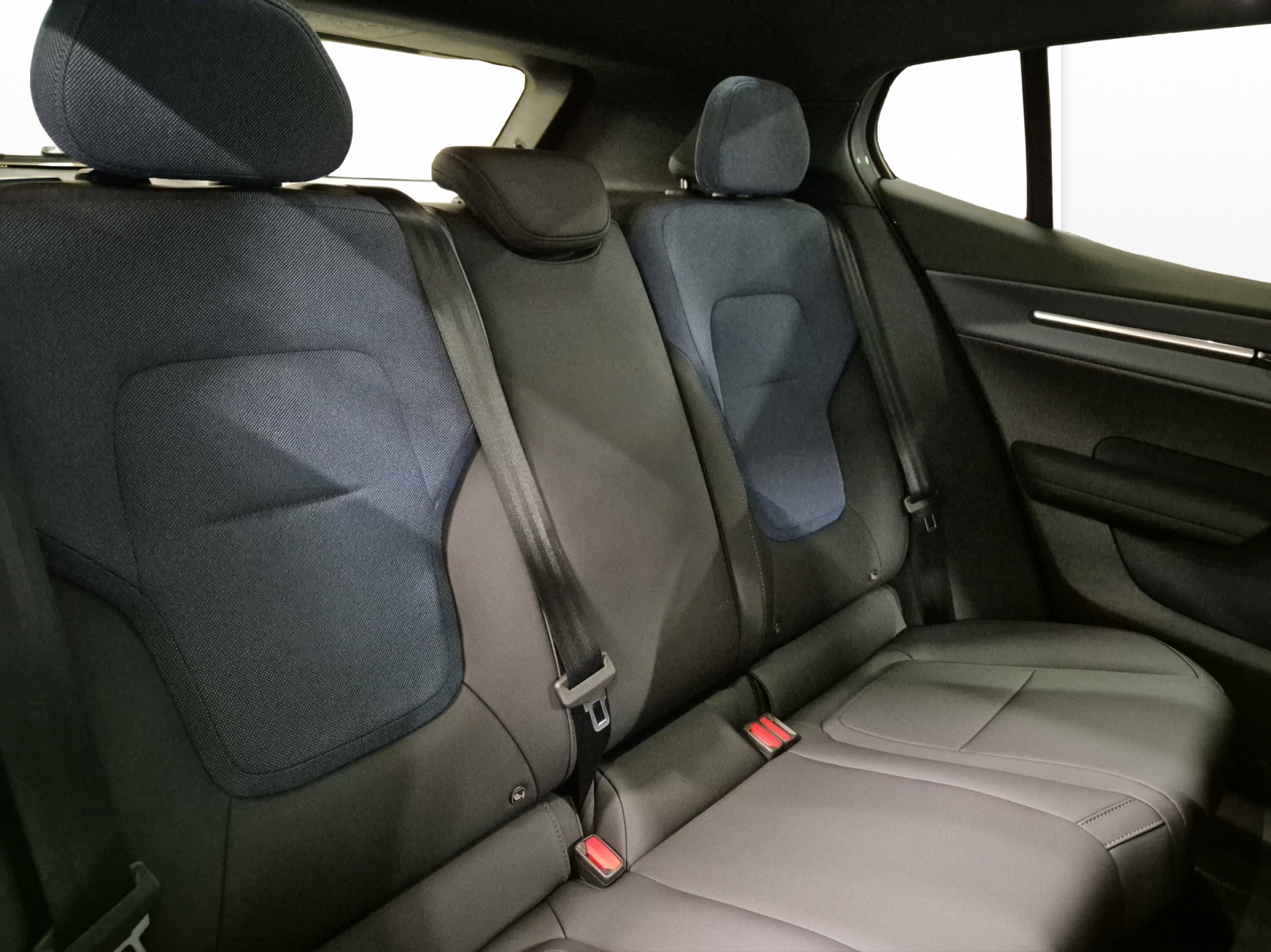 VOLVO EX30 E60 Twin Ultra Performance AWD-image-16