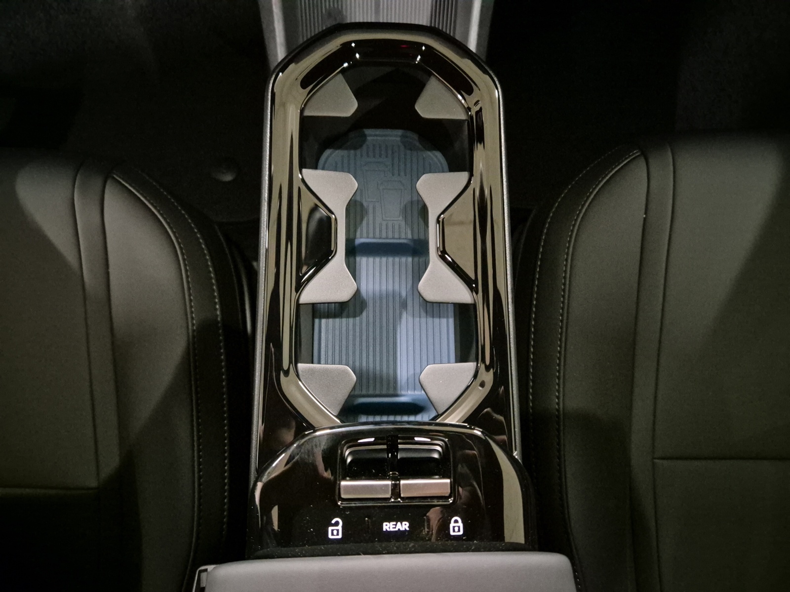 VOLVO EX30 E60 Twin Ultra Performance AWD-image-13