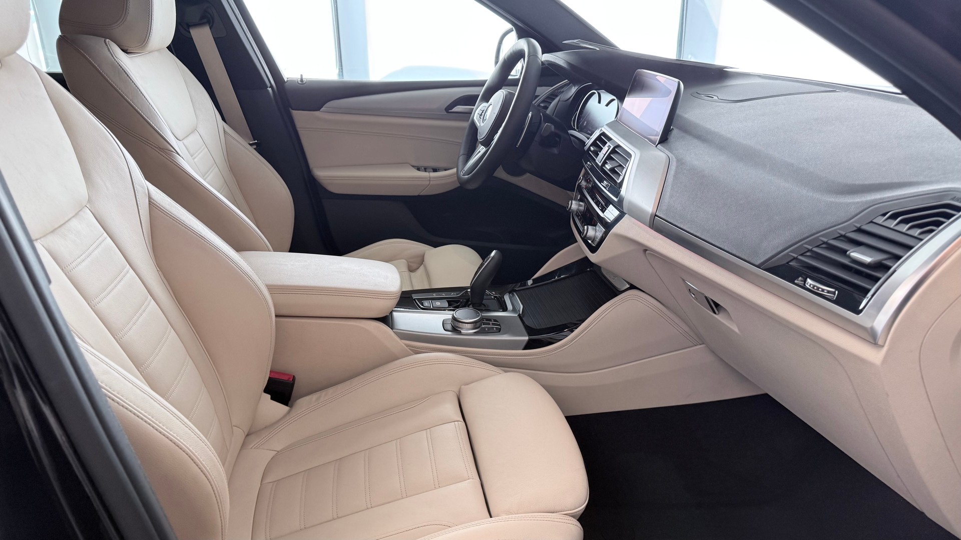 BMW X4 20d xDrive-image-31