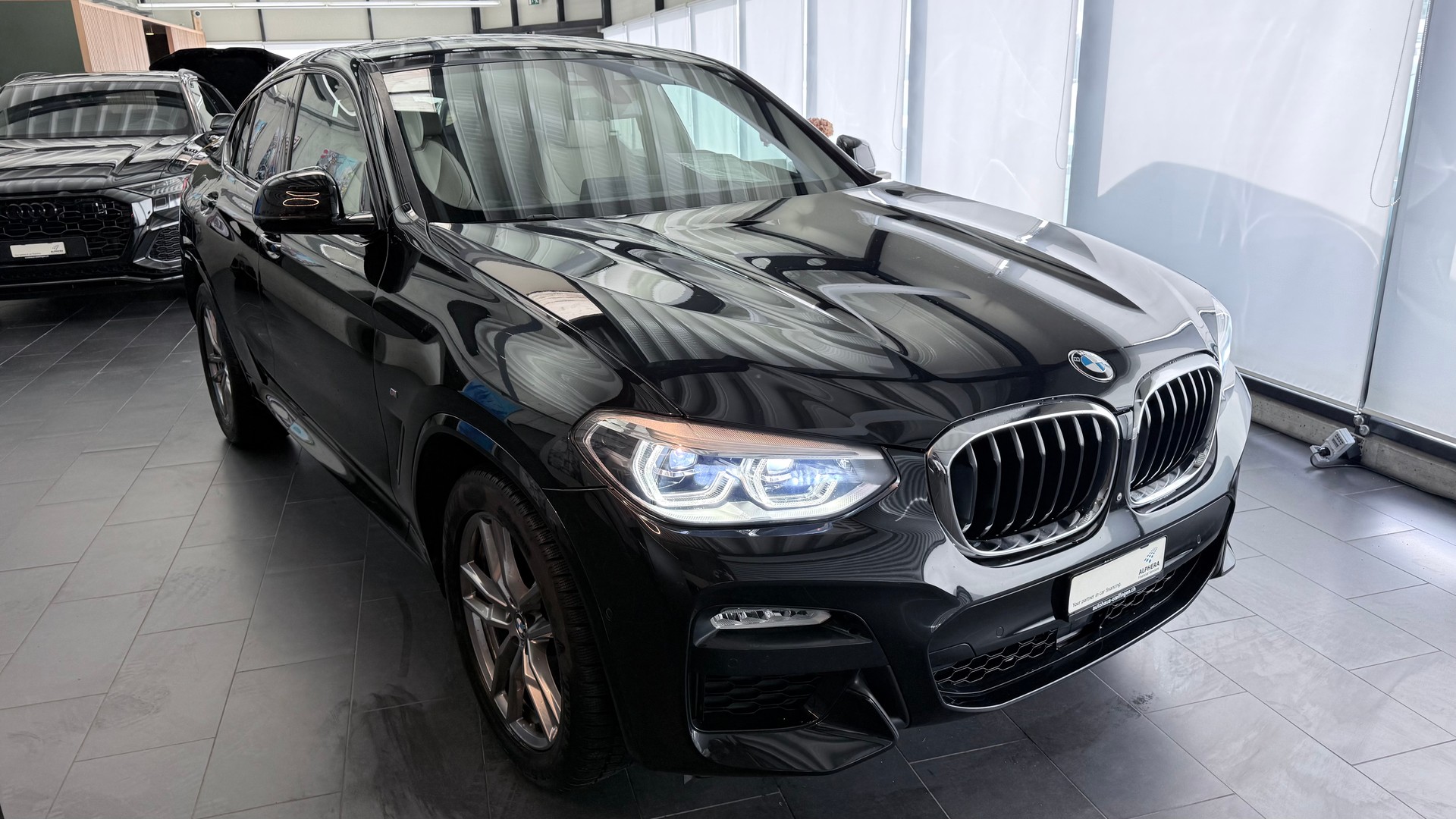 BMW X4 20d xDrive-showroom-element-1
