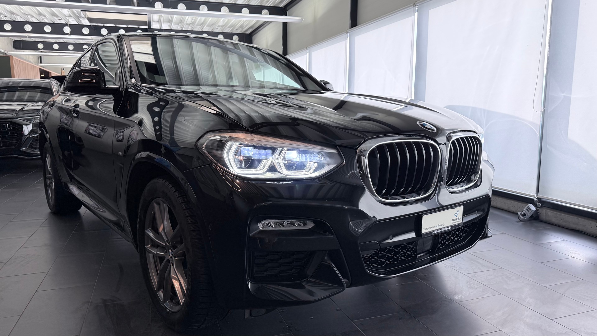 BMW X4 20d xDrive-showroom-element-2