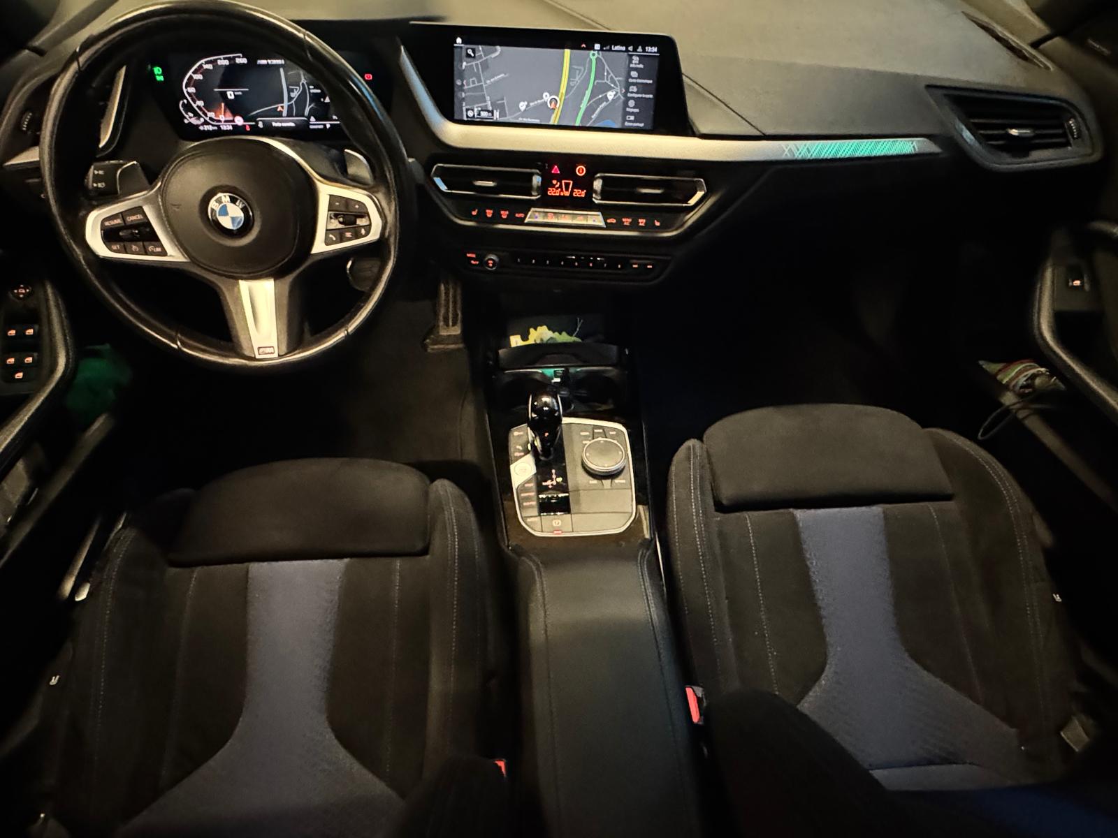 BMW M135i xDrive Steptronic-image-12