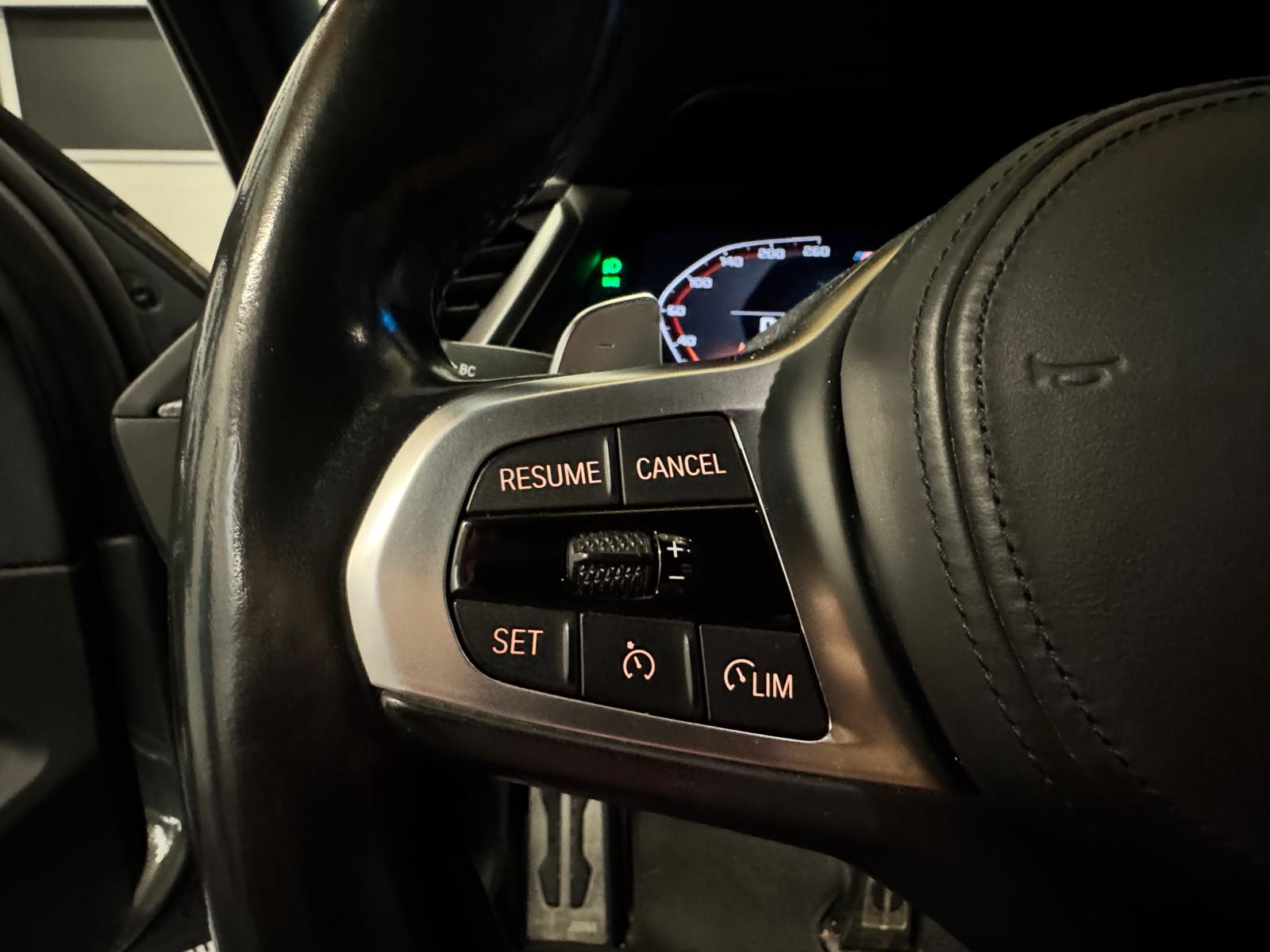 BMW M135i xDrive Steptronic-image-16