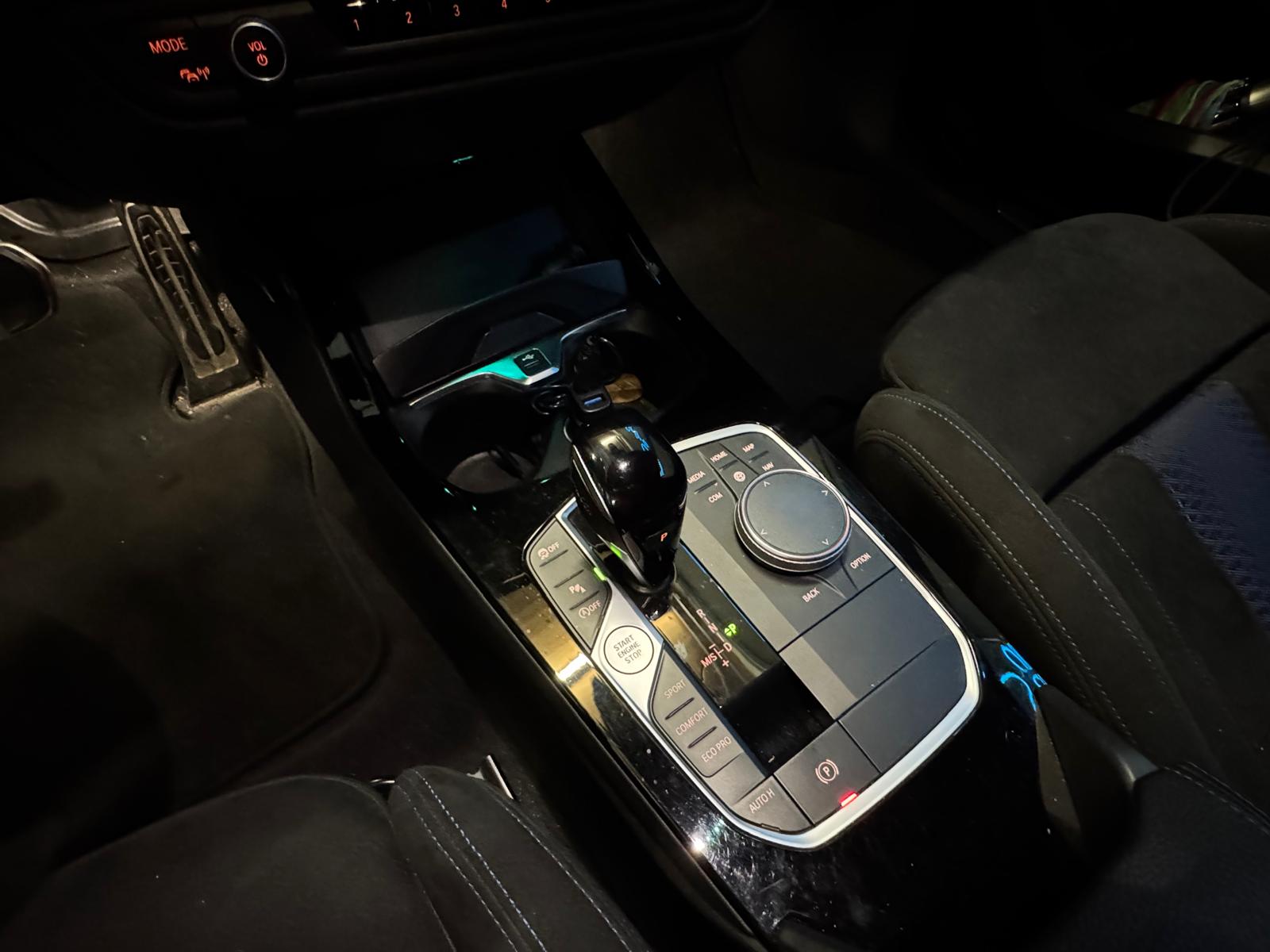 BMW M135i xDrive Steptronic-image-22