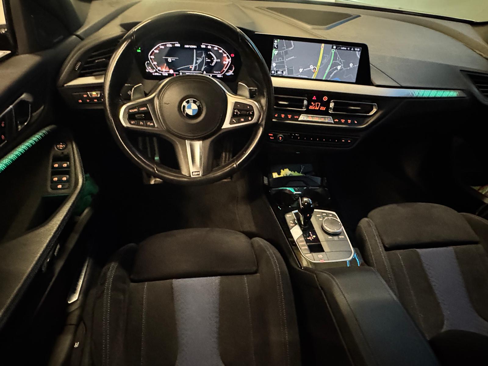 BMW M135i xDrive Steptronic-image-14