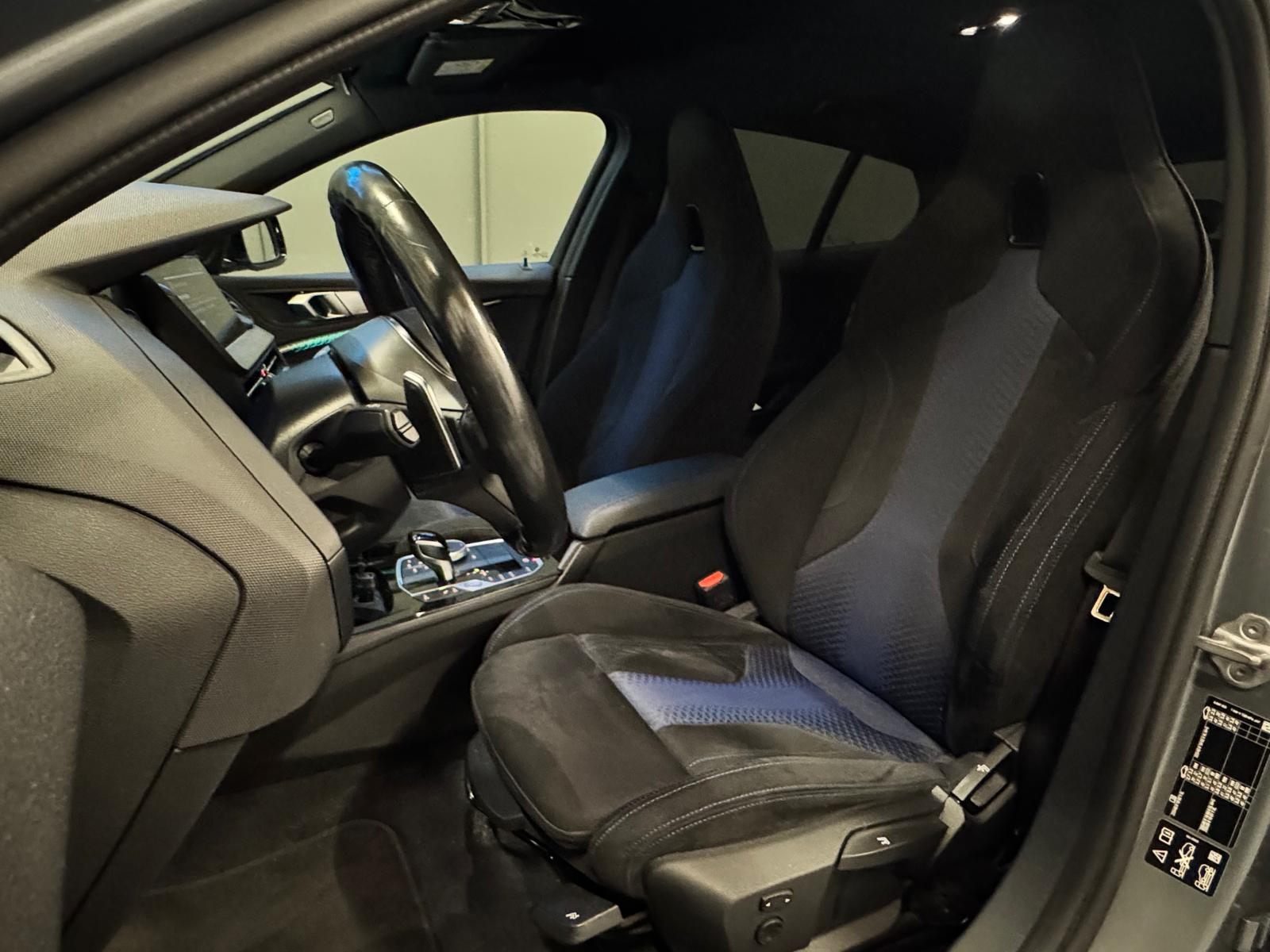 BMW M135i xDrive Steptronic-image-9