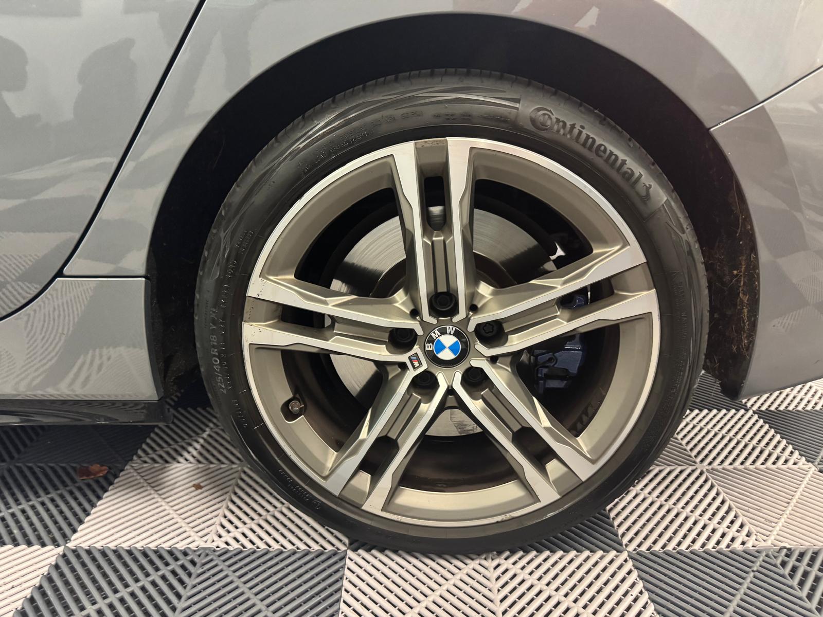 BMW M135i xDrive Steptronic-image-24