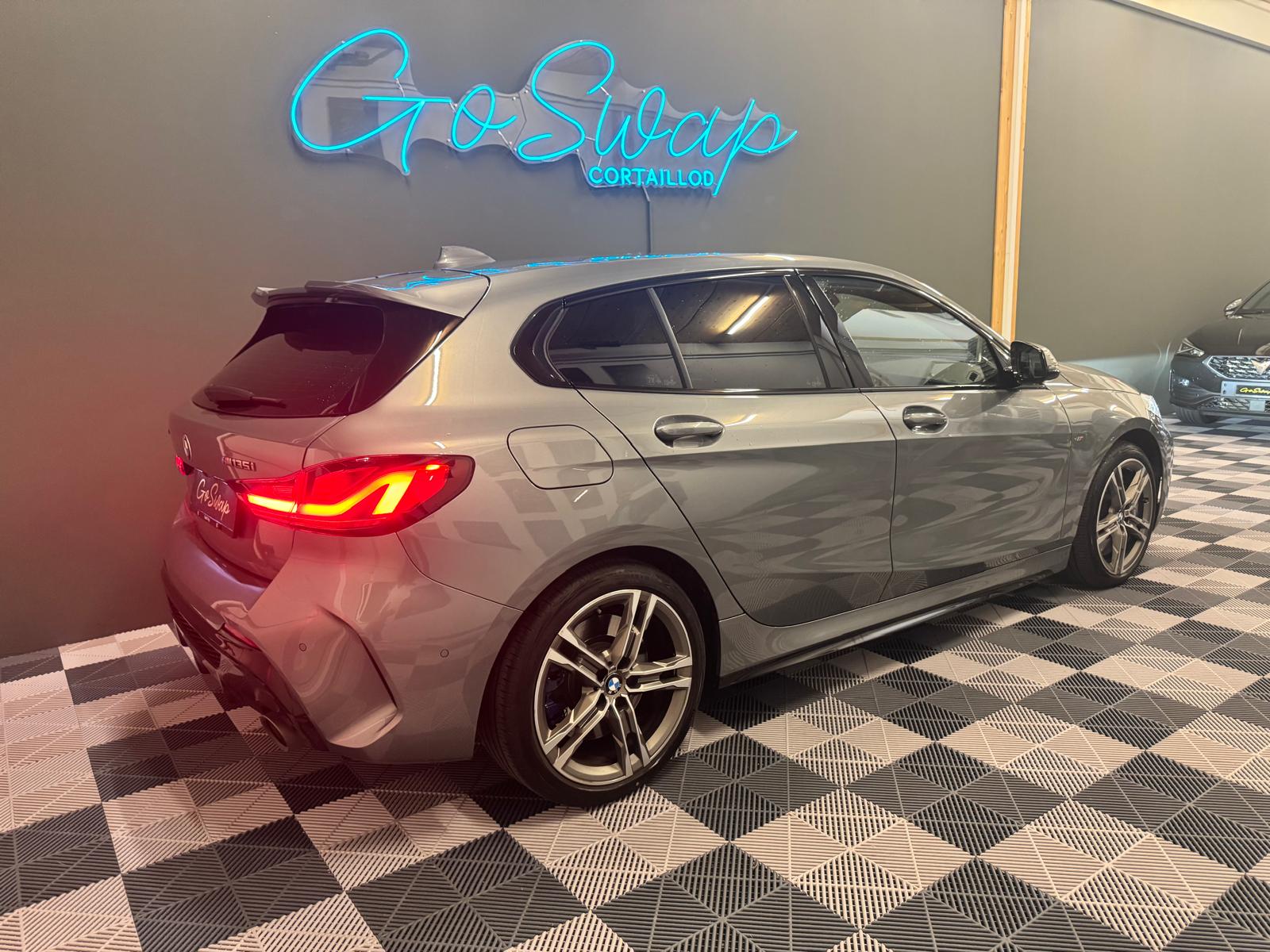 BMW M135i xDrive Steptronic-image-5