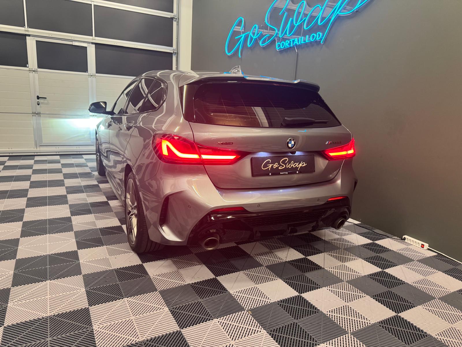 BMW M135i xDrive Steptronic-showroom-element-3