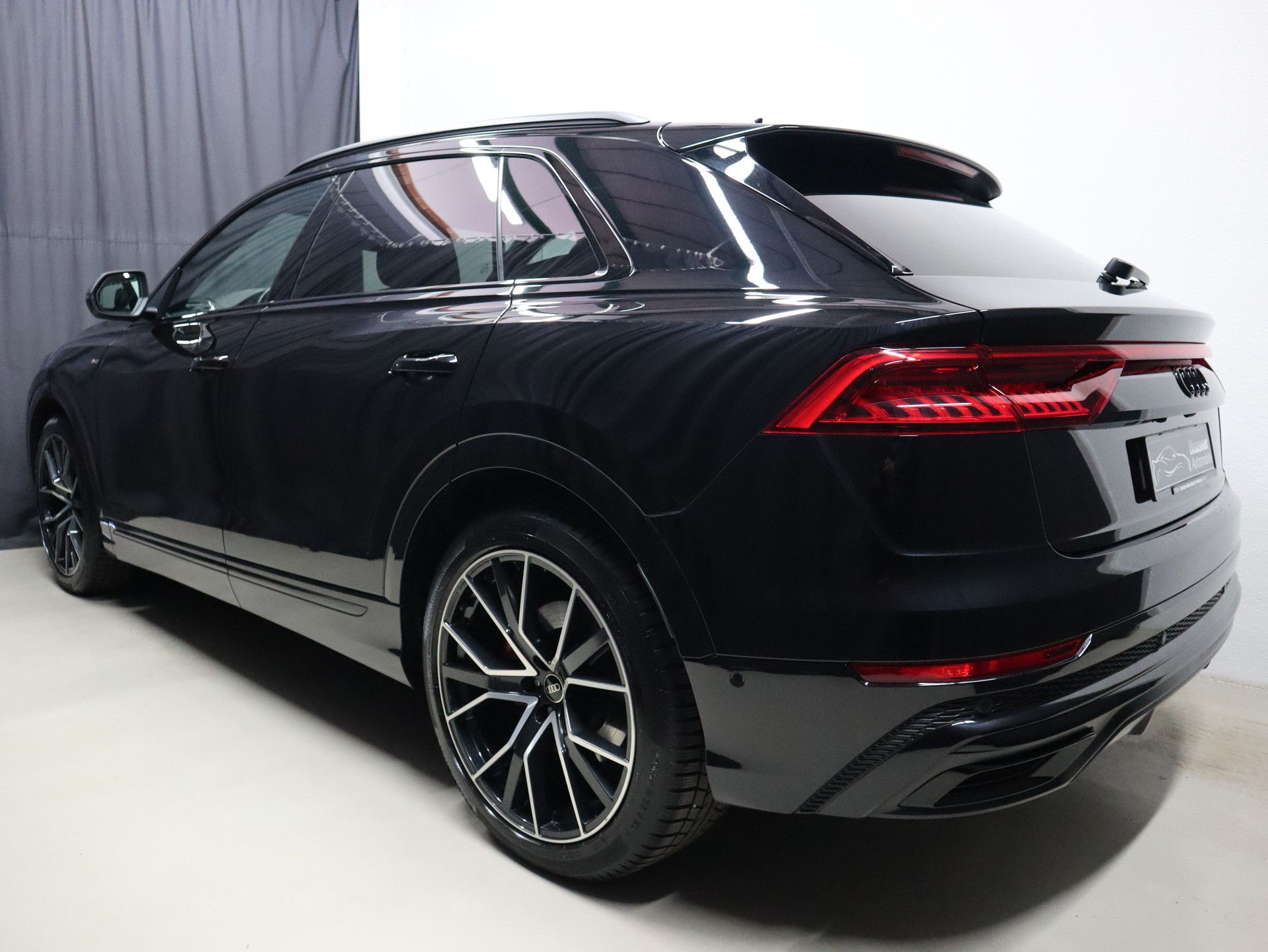 AUDI Q8 50 TDI quattro tiptronic - Black Edition - Panorama - Luftfederung - 360° Kamera - Standheizung - 286 PS-showroom-element-3