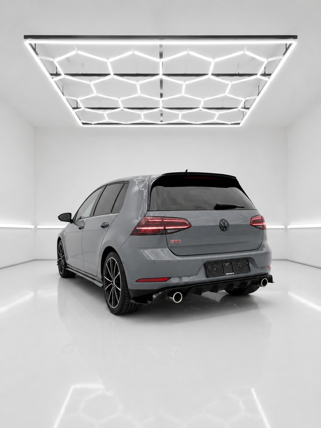 VW Golf 2.0 TSI GTI TCR DSG-showroom-element-3