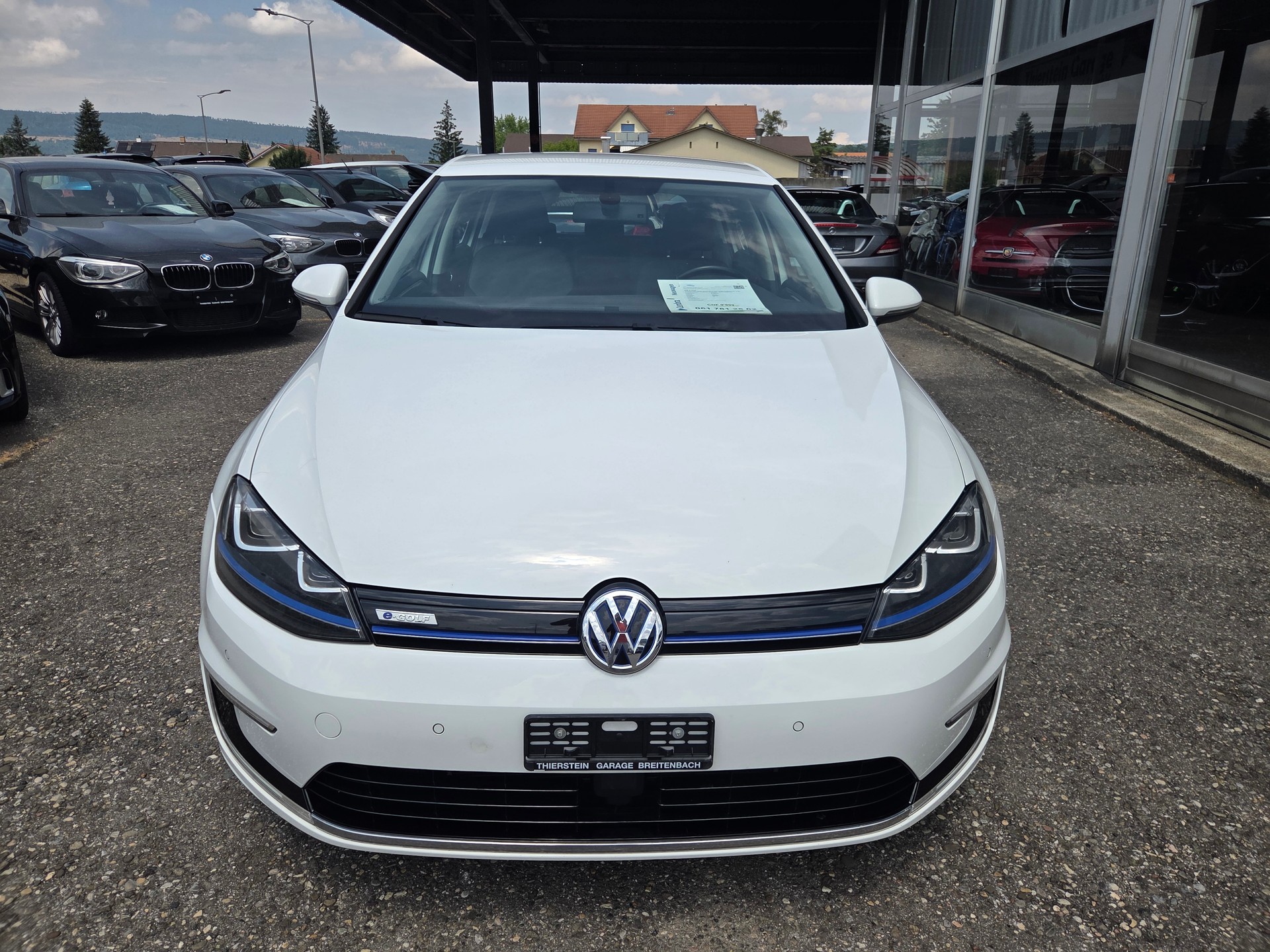 VW e-Golf-showroom-element-2