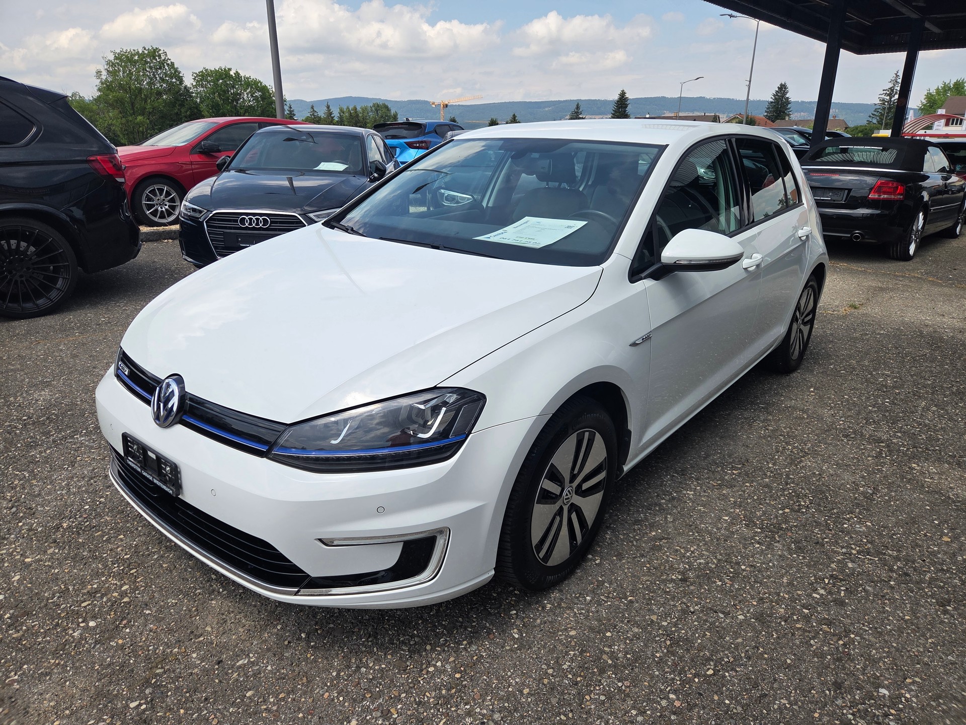 VW e-Golf-showroom-element-3