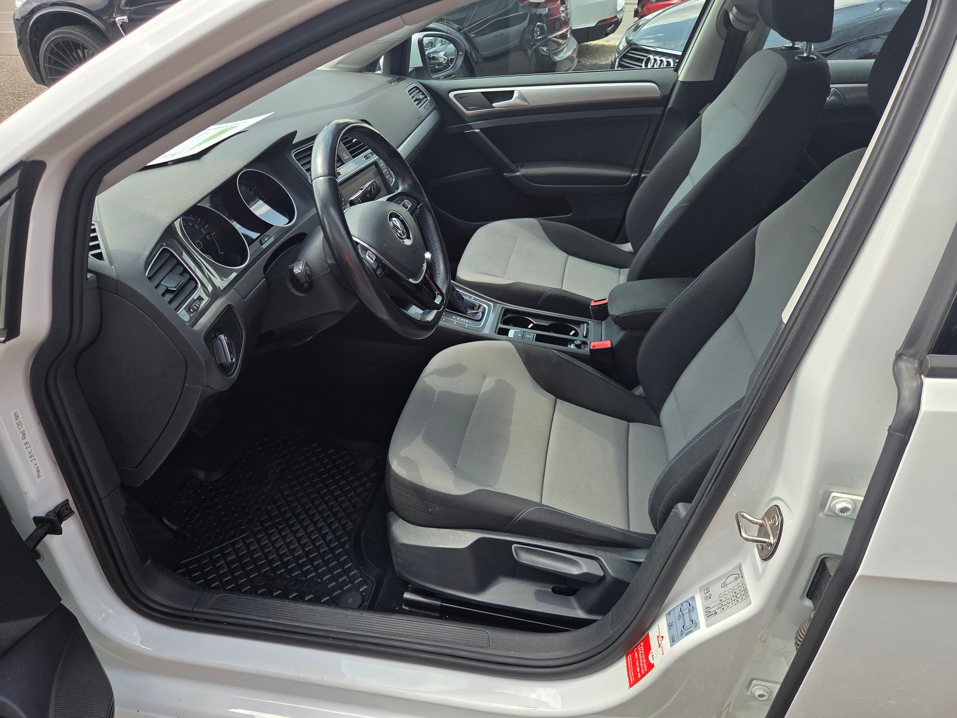 VW e-Golf-image-10