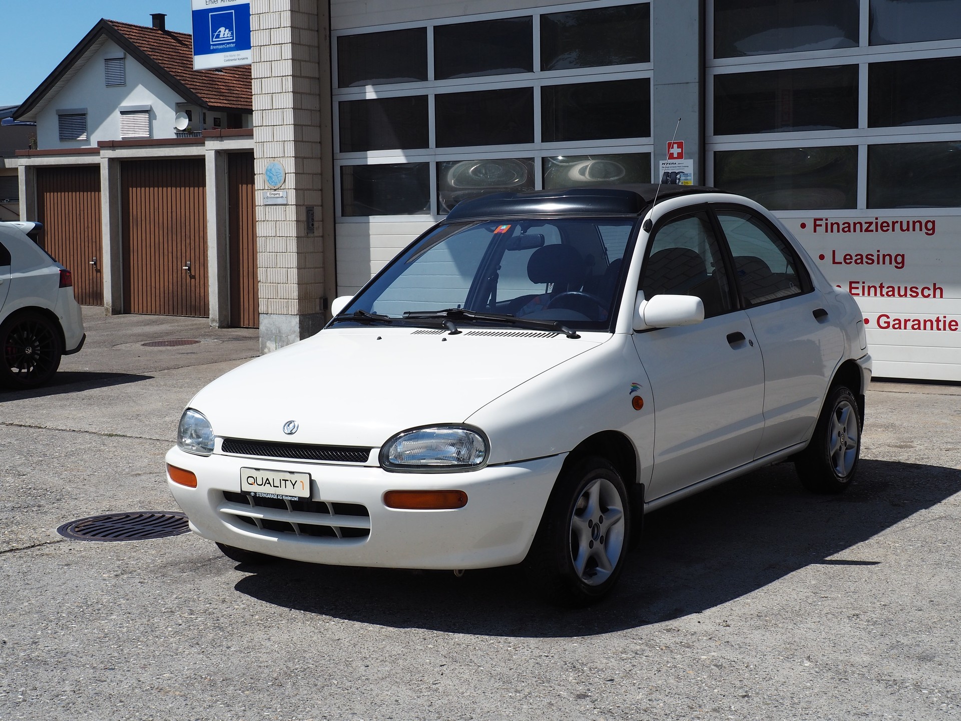 MAZDA 121 1.3i-16 LX Cabrio Top