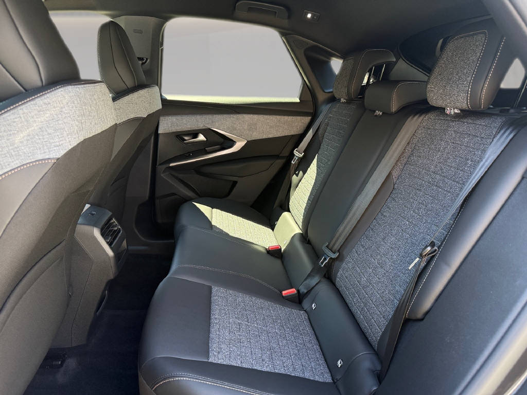 PEUGEOT 3008 Hybrid 145 e-DCS6 Allure Premium-image-6