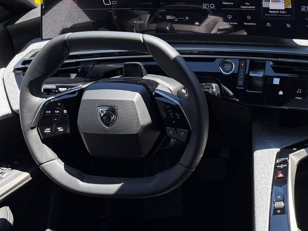 PEUGEOT 3008 Hybrid 145 e-DCS6 Allure Premium-image-8