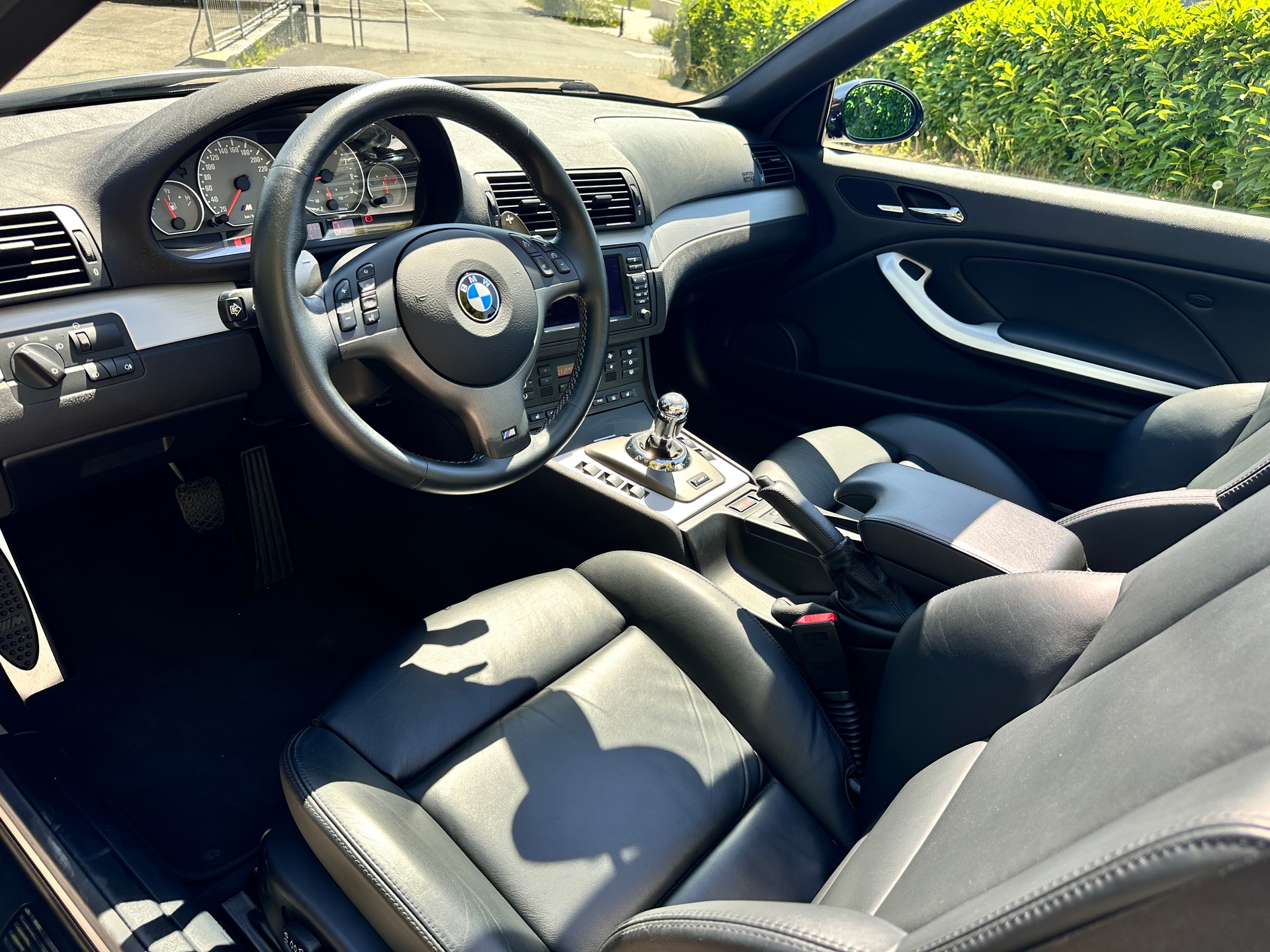 BMW M3 Cabriolet-image-5