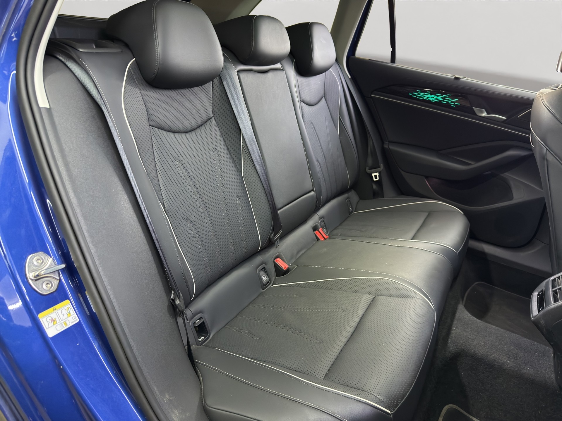 VW Passat Variant 2.0 TDI evo Business DSG-image-15
