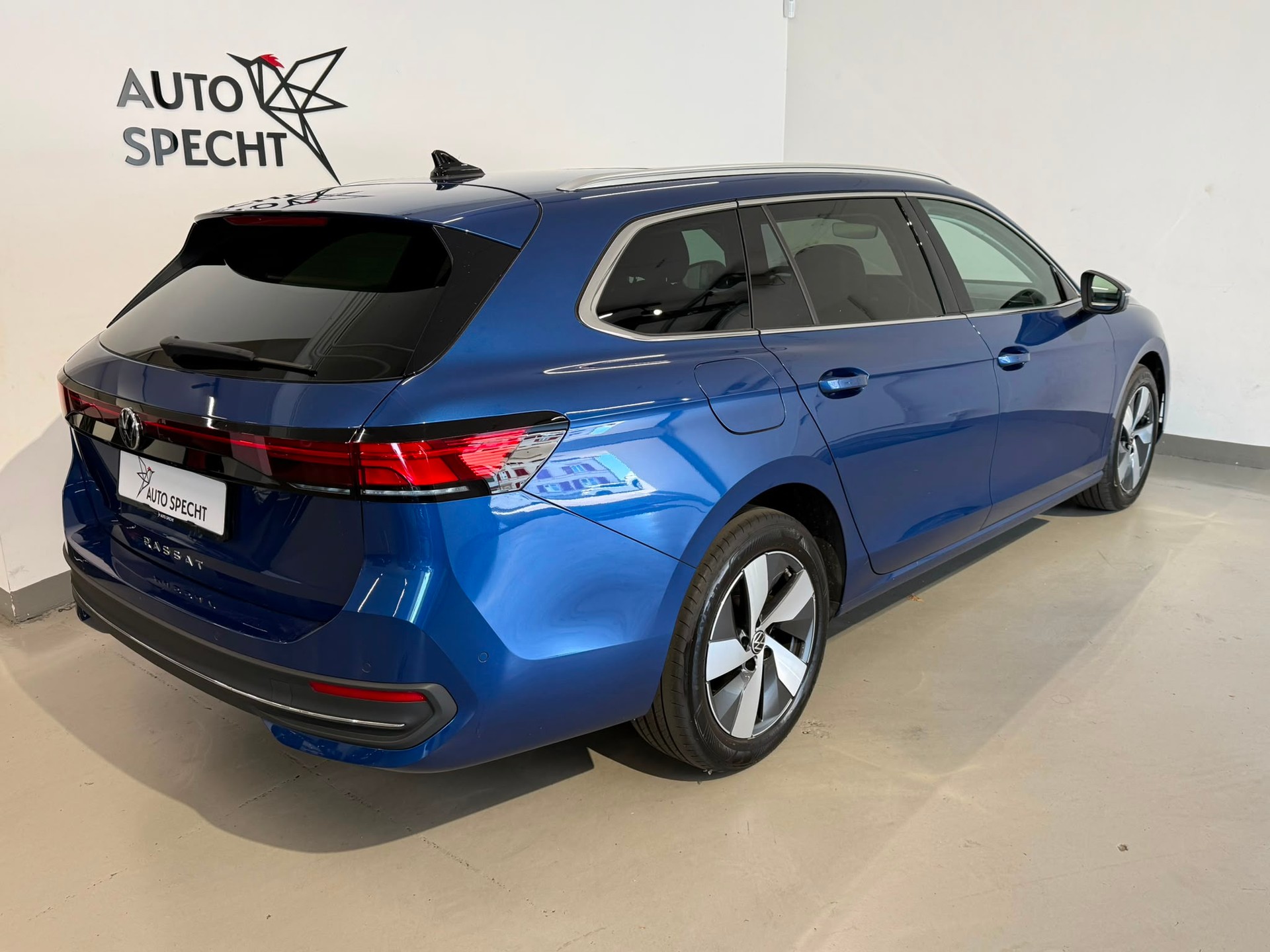 VW Passat Variant 2.0 TDI evo Business DSG-showroom-element-3