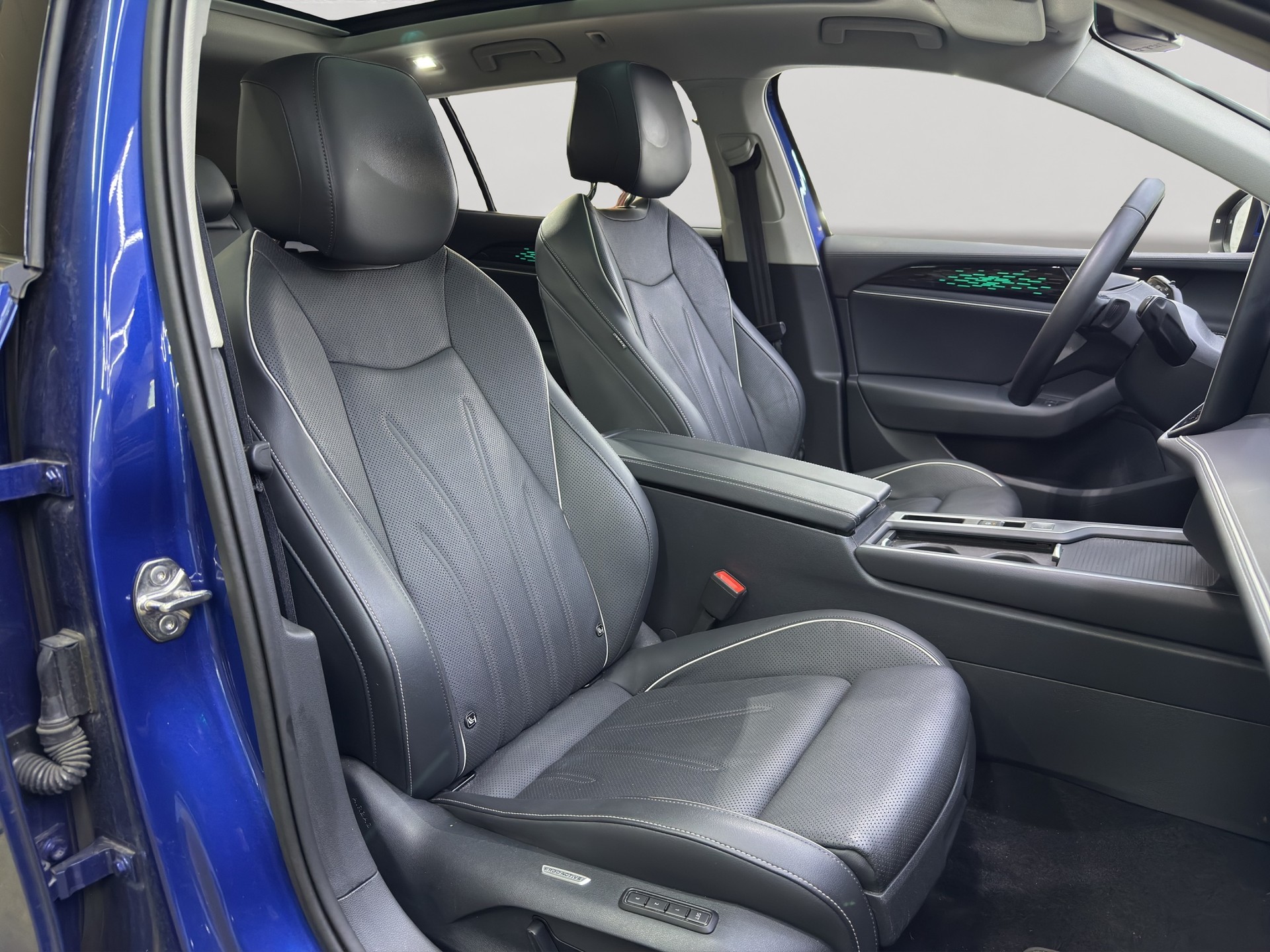 VW Passat Variant 2.0 TDI evo Business DSG-image-13
