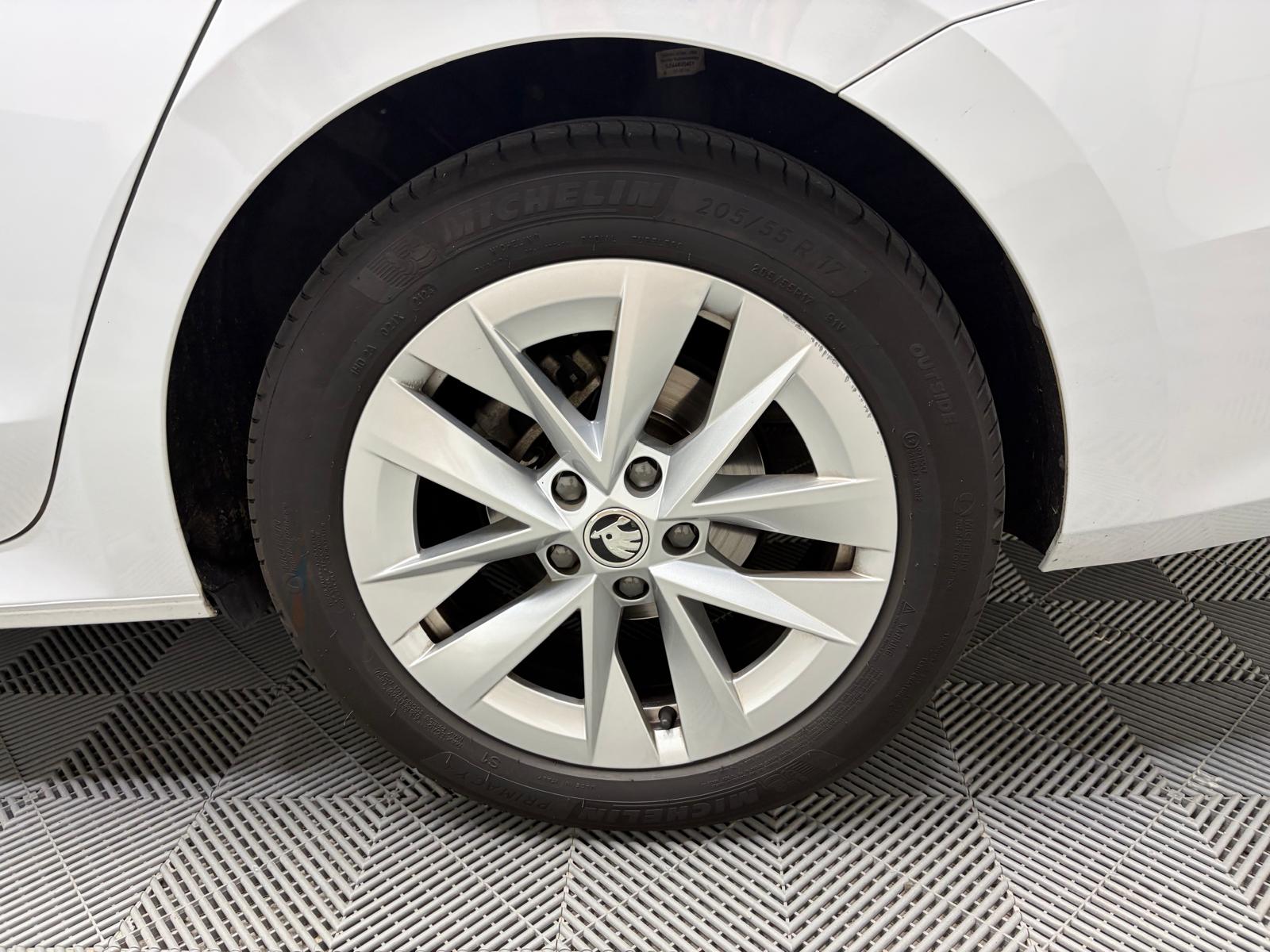 SKODA Octavia Combi 1.5 TSI mHEV DSG Selection-image-25