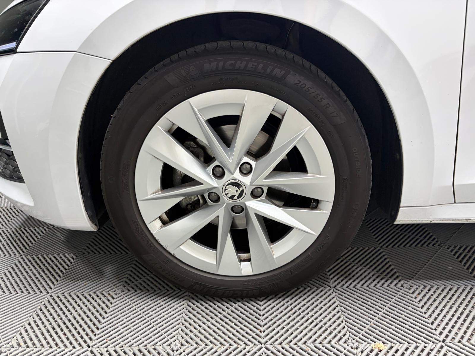 SKODA Octavia Combi 1.5 TSI mHEV DSG Selection-image-26