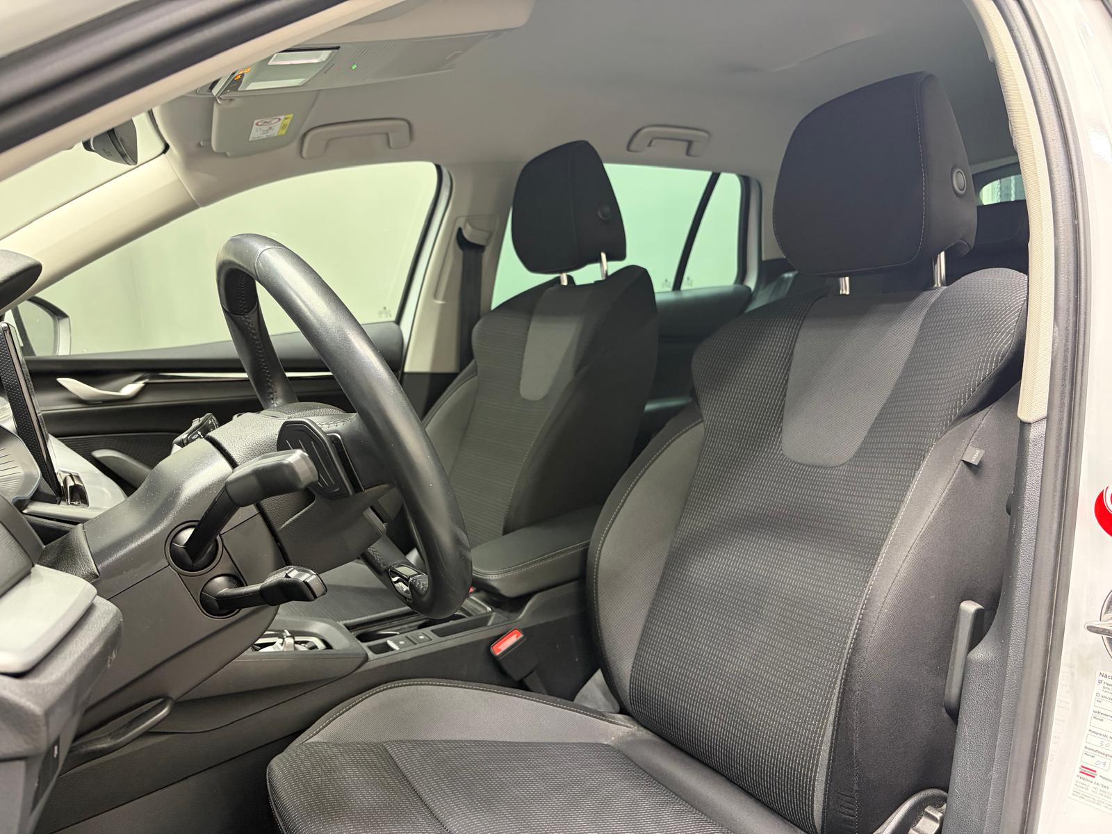 SKODA Octavia Combi 1.5 TSI mHEV DSG Selection-image-11