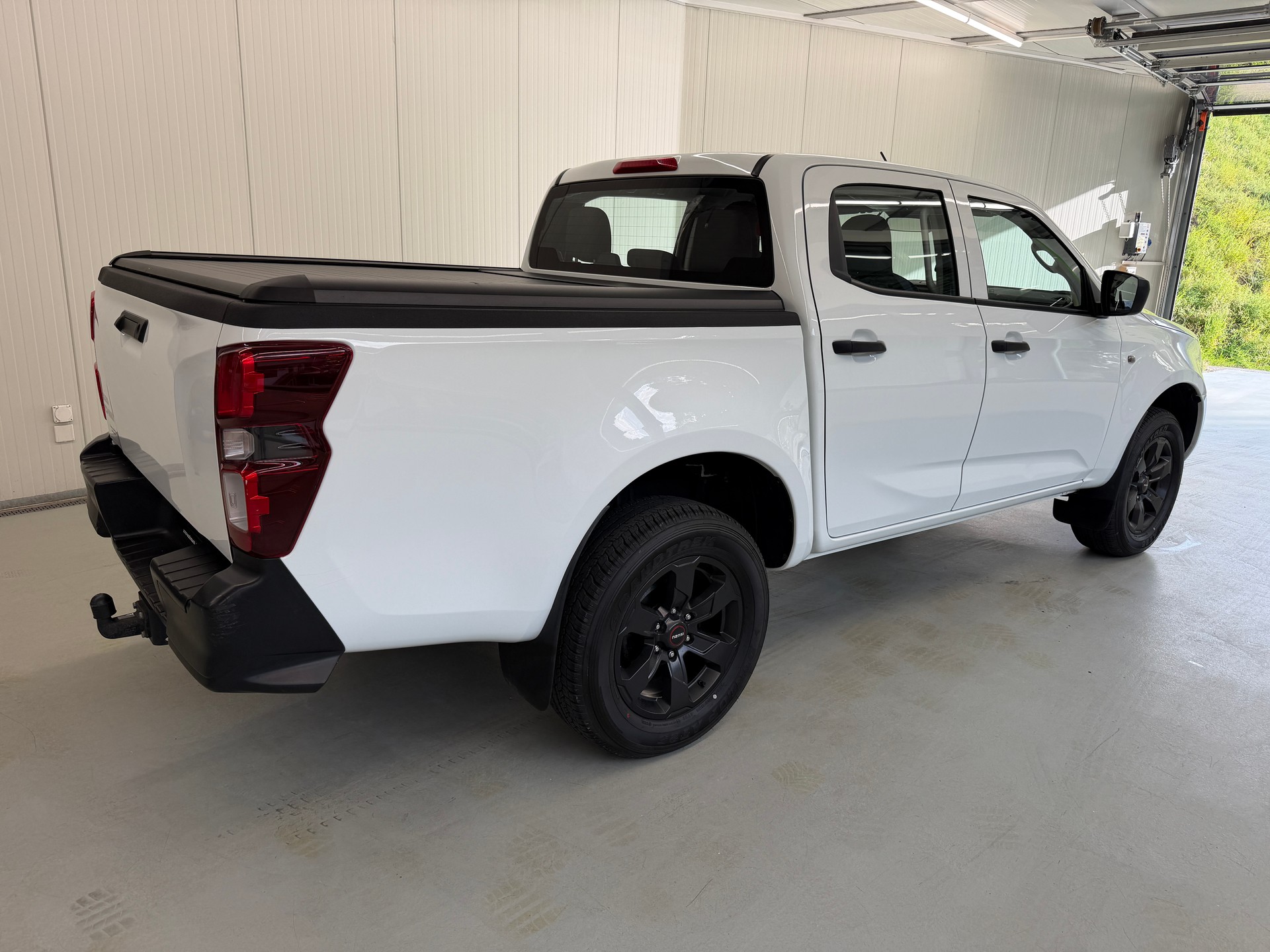 ISUZU D-MAX 1.9 CrewCab N60B 4x4 AT-showroom-element-3