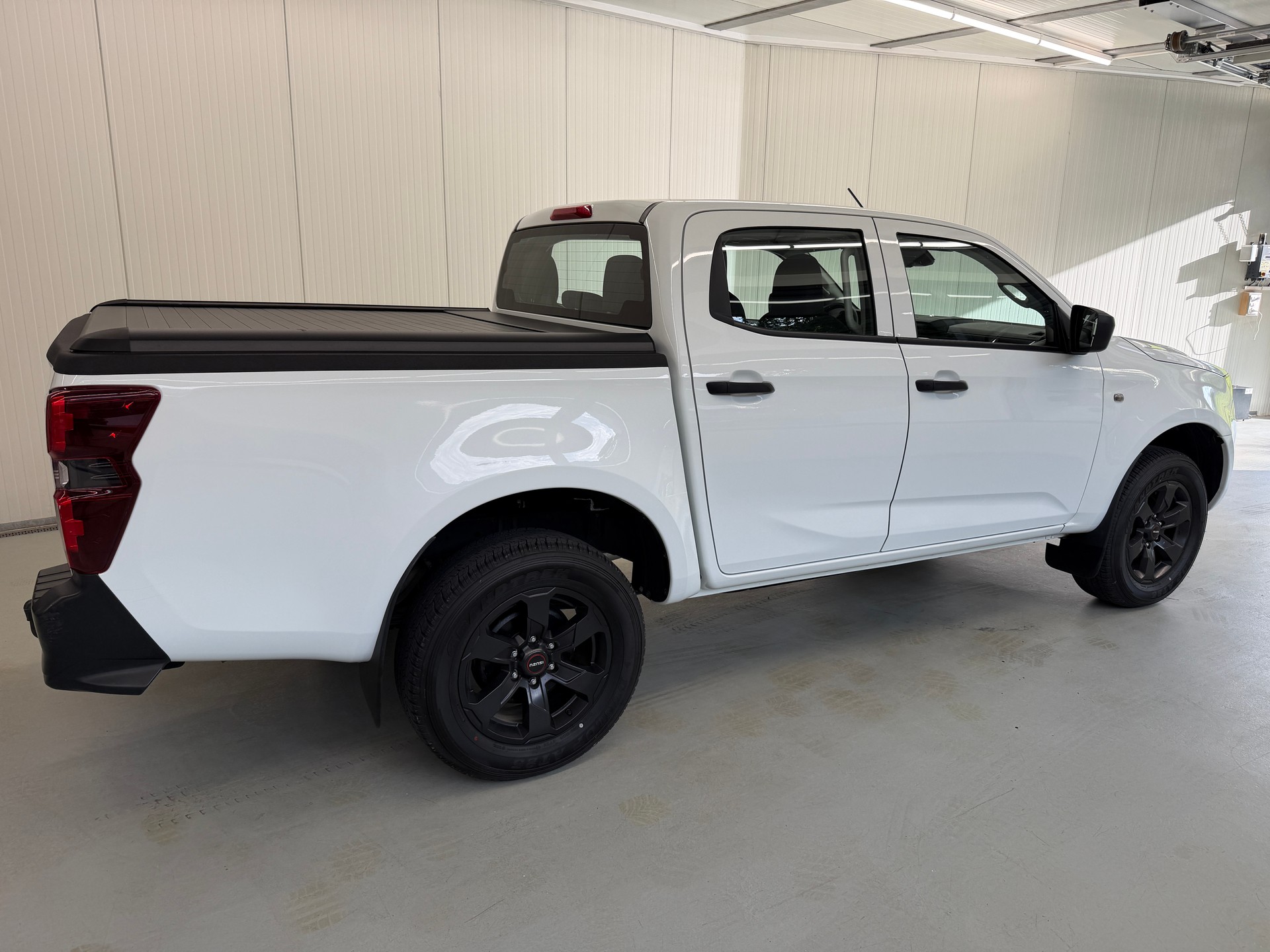 ISUZU D-MAX 1.9 CrewCab N60B 4x4 AT-showroom-element-2