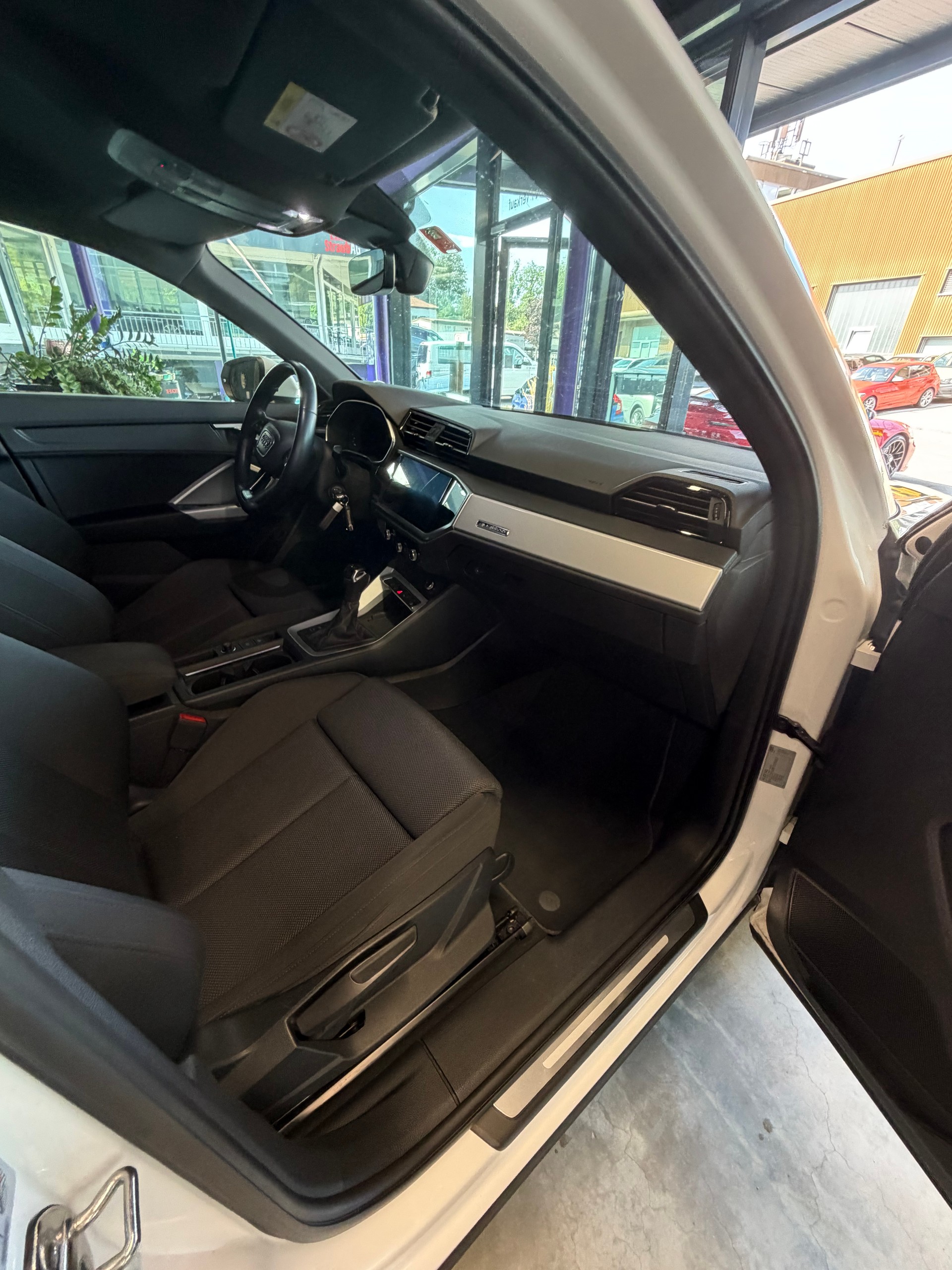 AUDI Q3 35 TDI advanced Attraction quattro S-tronic-showroom-element-2