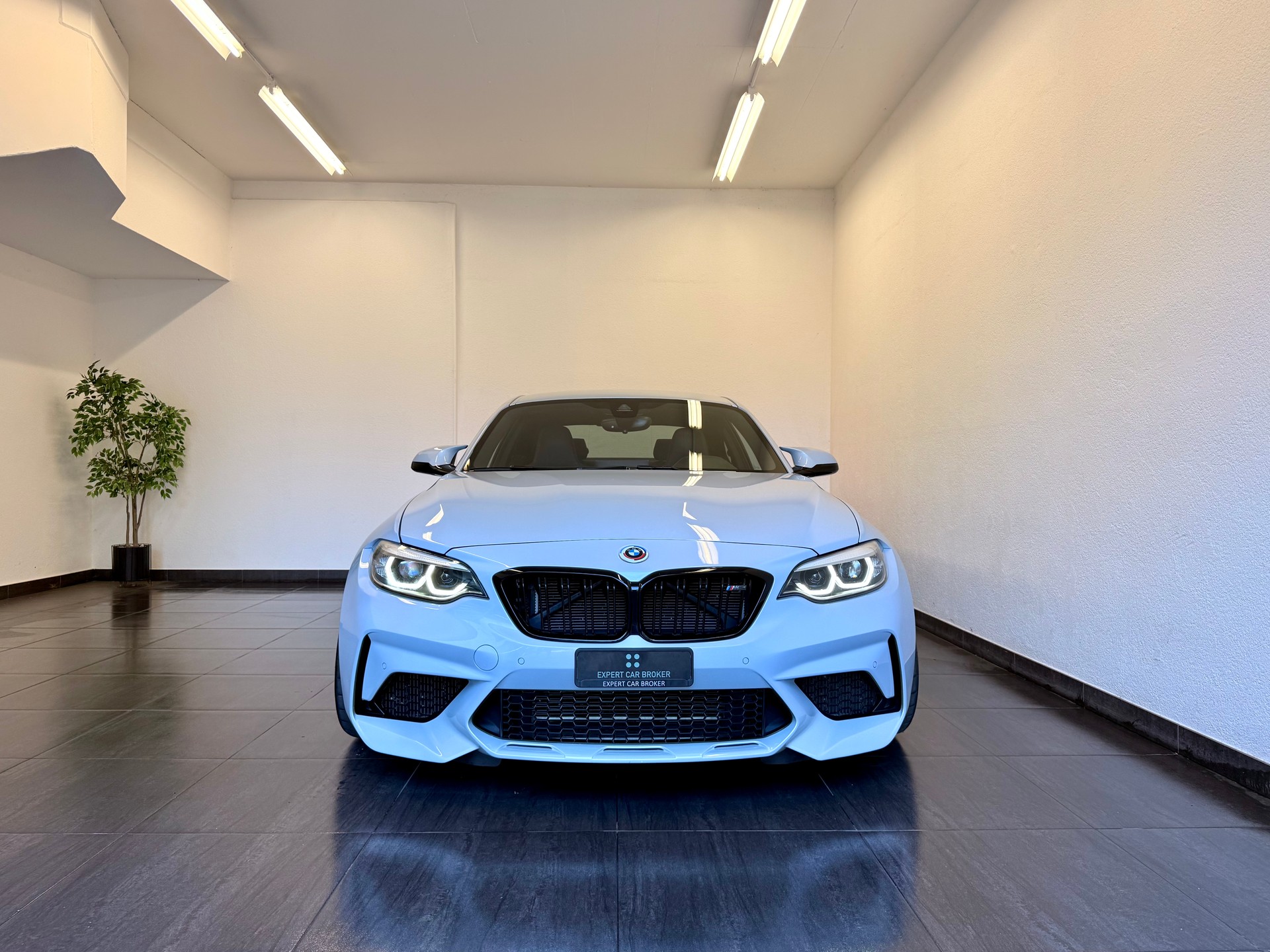 BMW M2 Competition Drivelogic-showroom-element-3